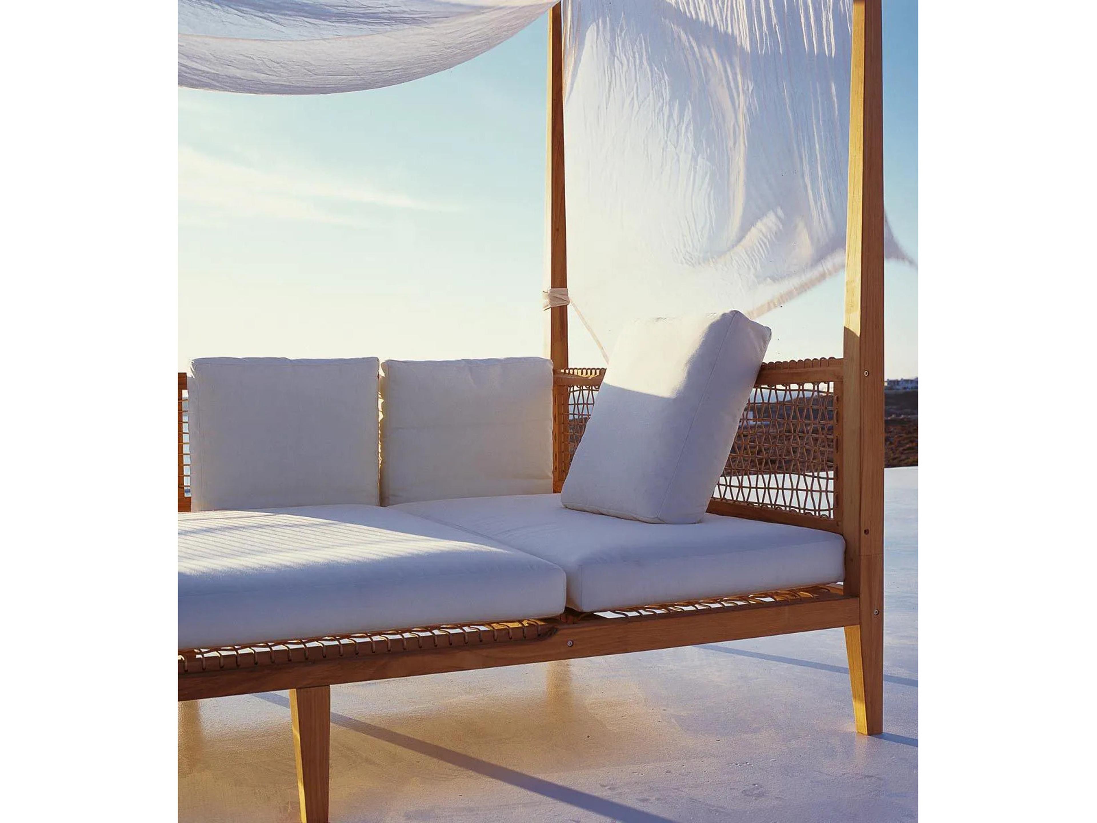 UnoPiu Synthesis Teak Alcove with Cushions & Curtains