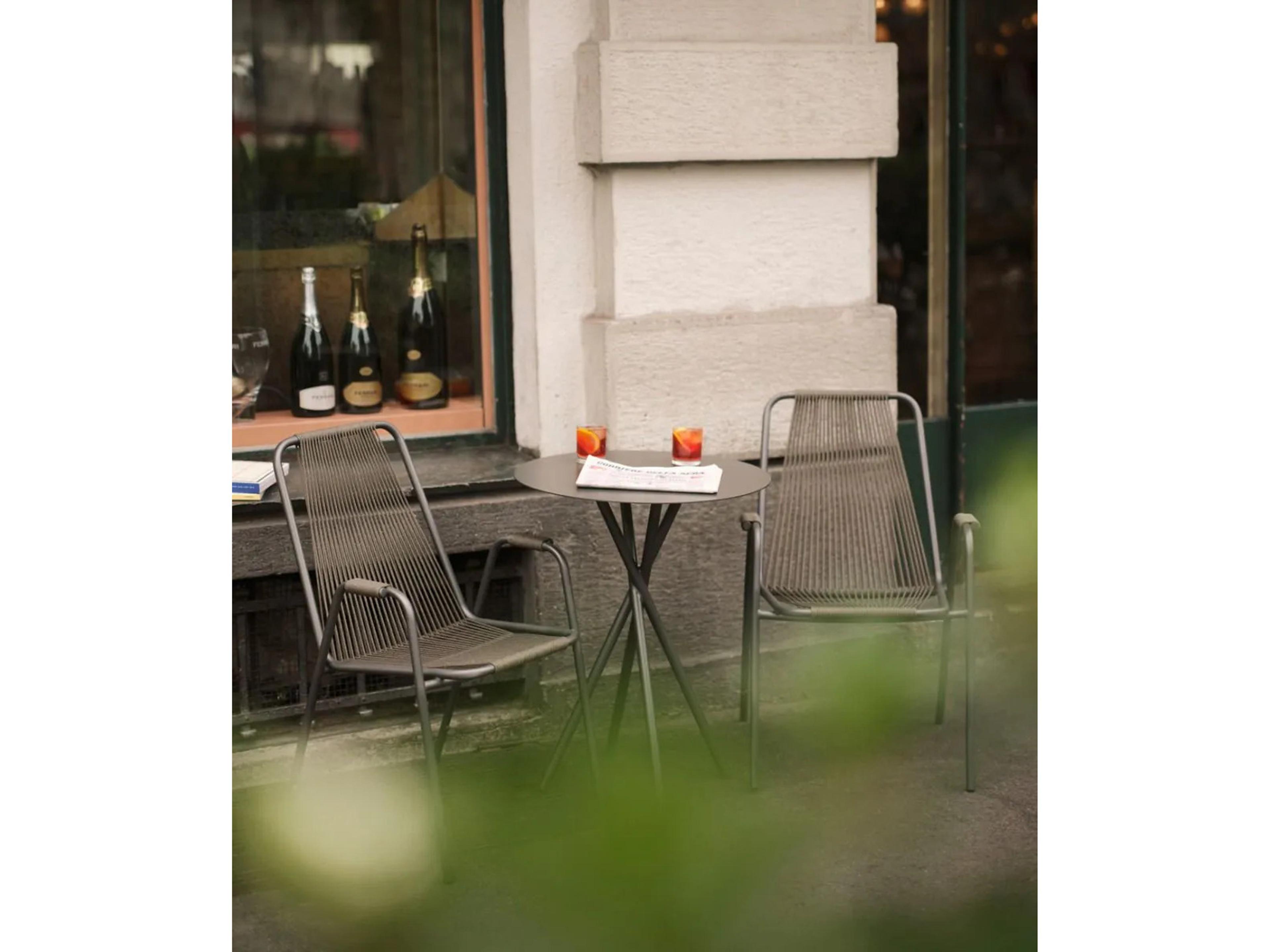 UnoPiu Coco Steel Round Bistro Table