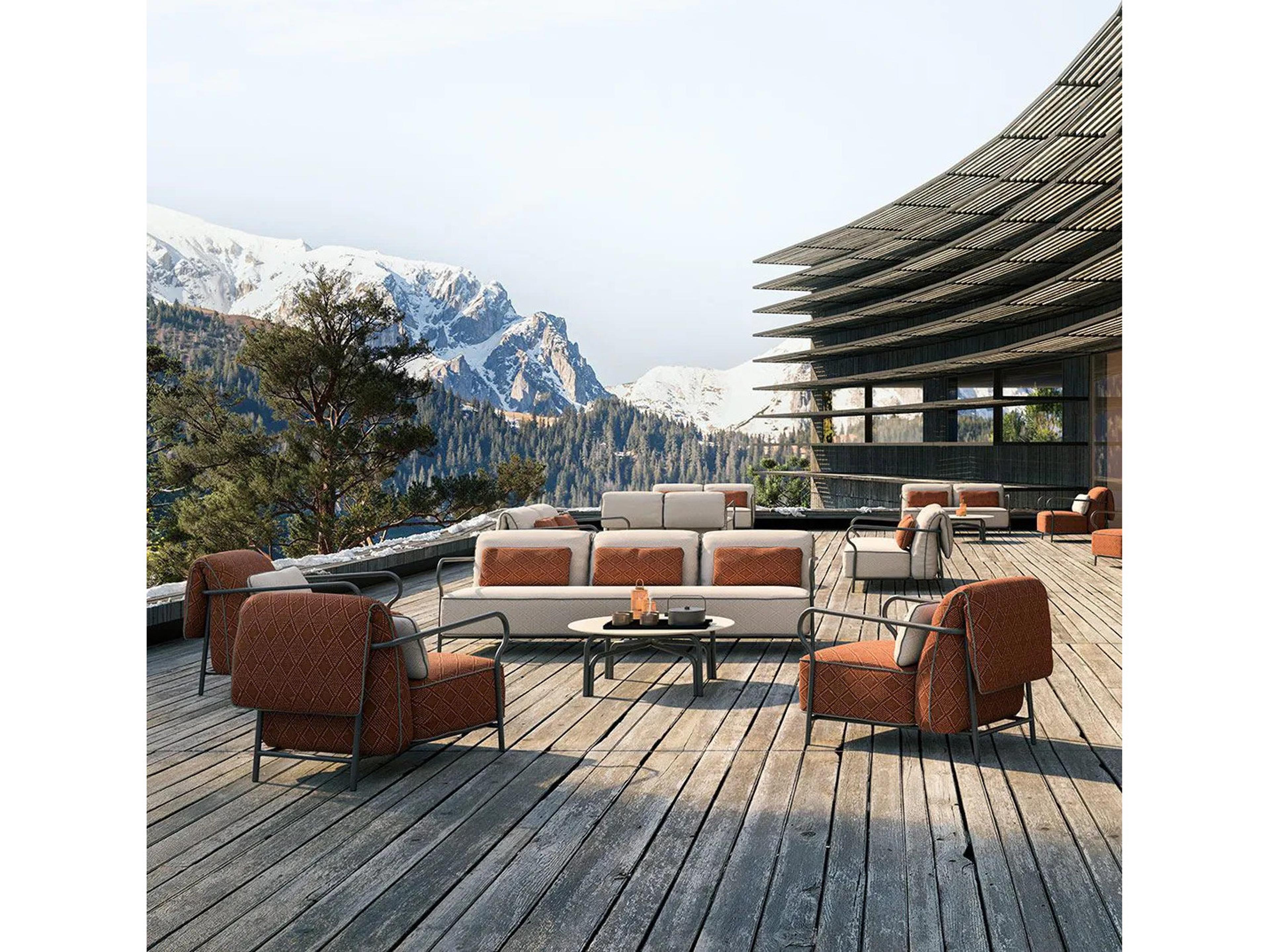 UnoPiu Salo Aluminum Round Coffee Table