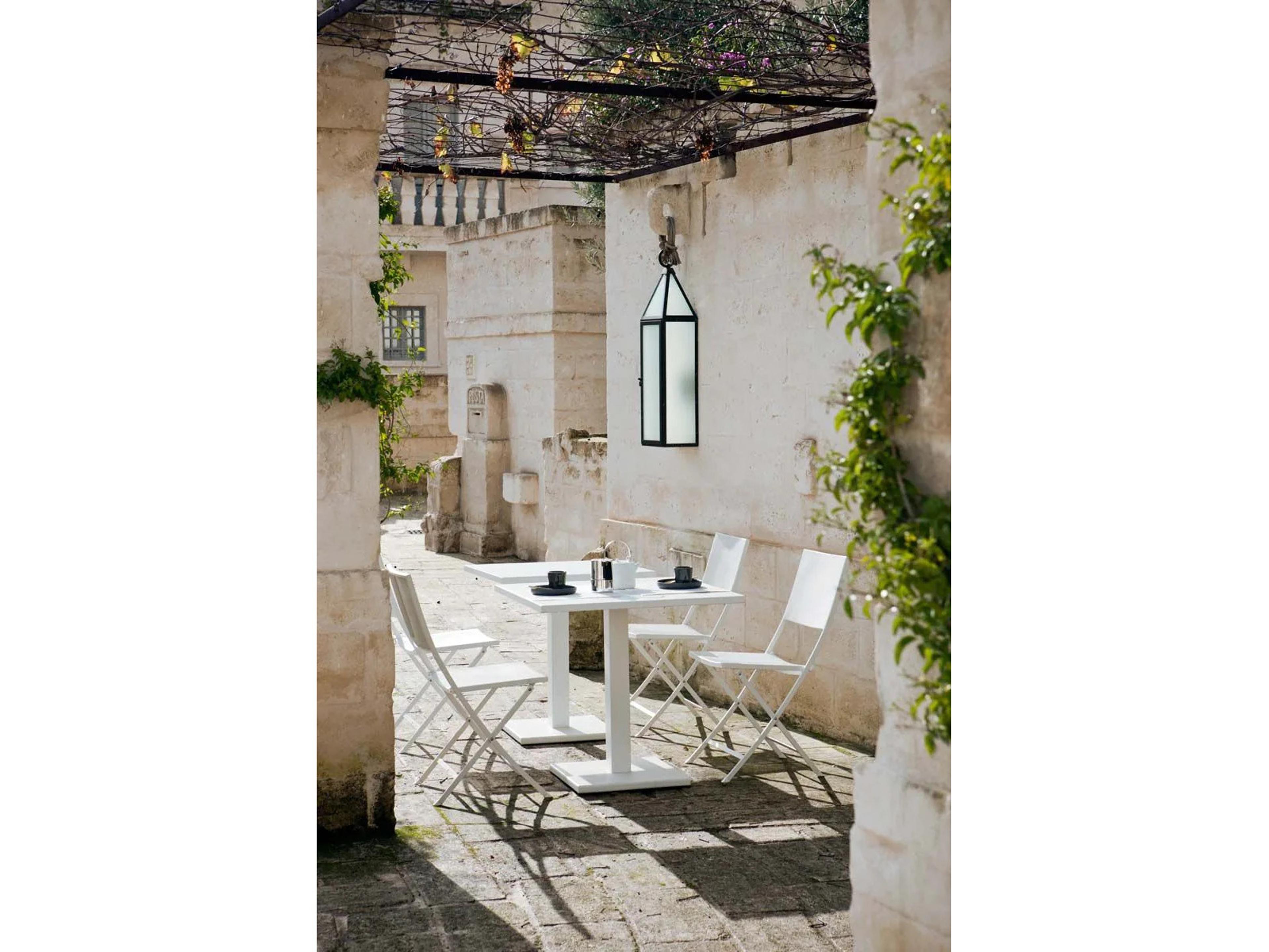 UnoPiu Conrad Wrought Iron Square Bistro Table