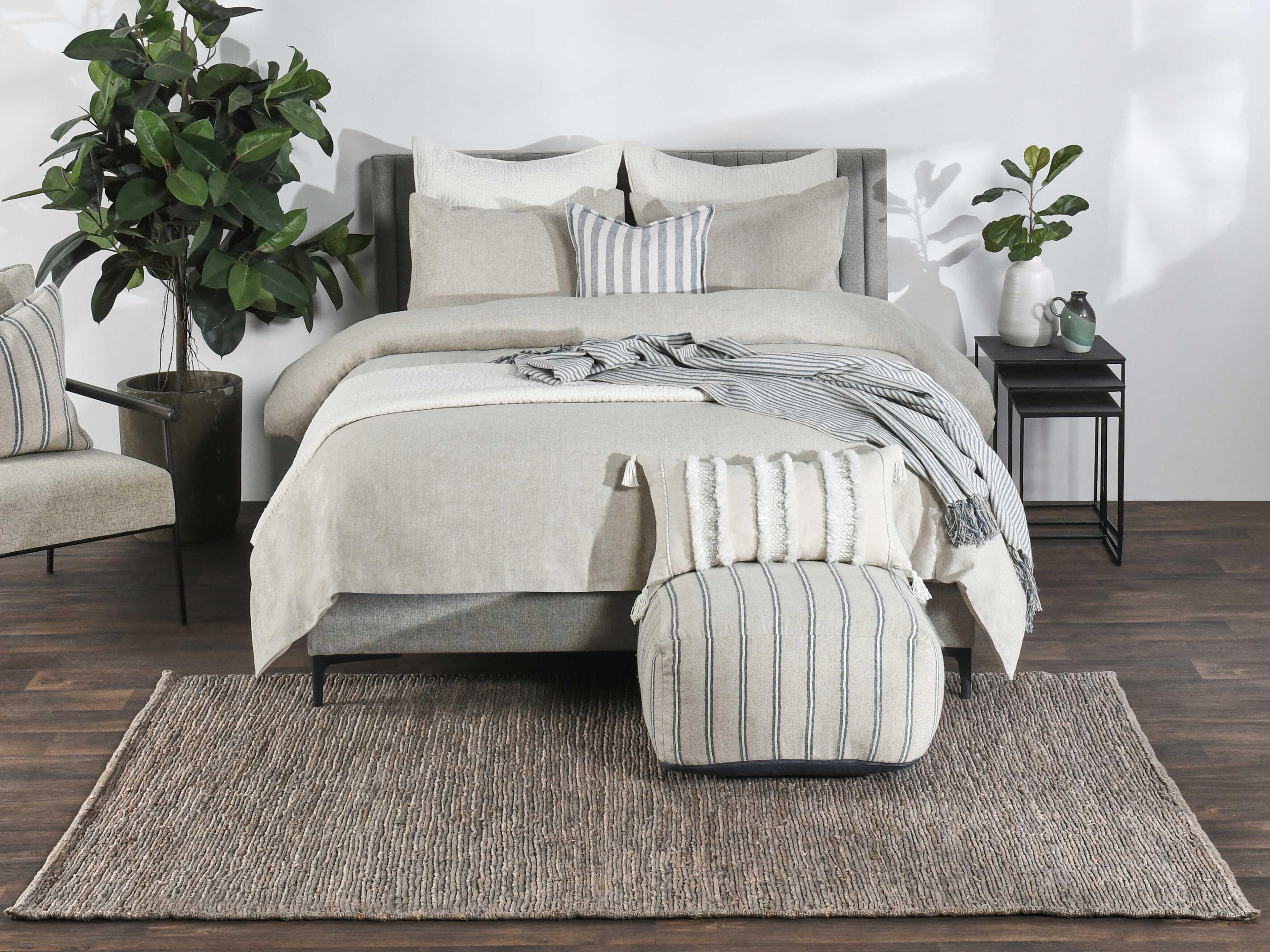 Villa by Classic Home Soumak Area Rug