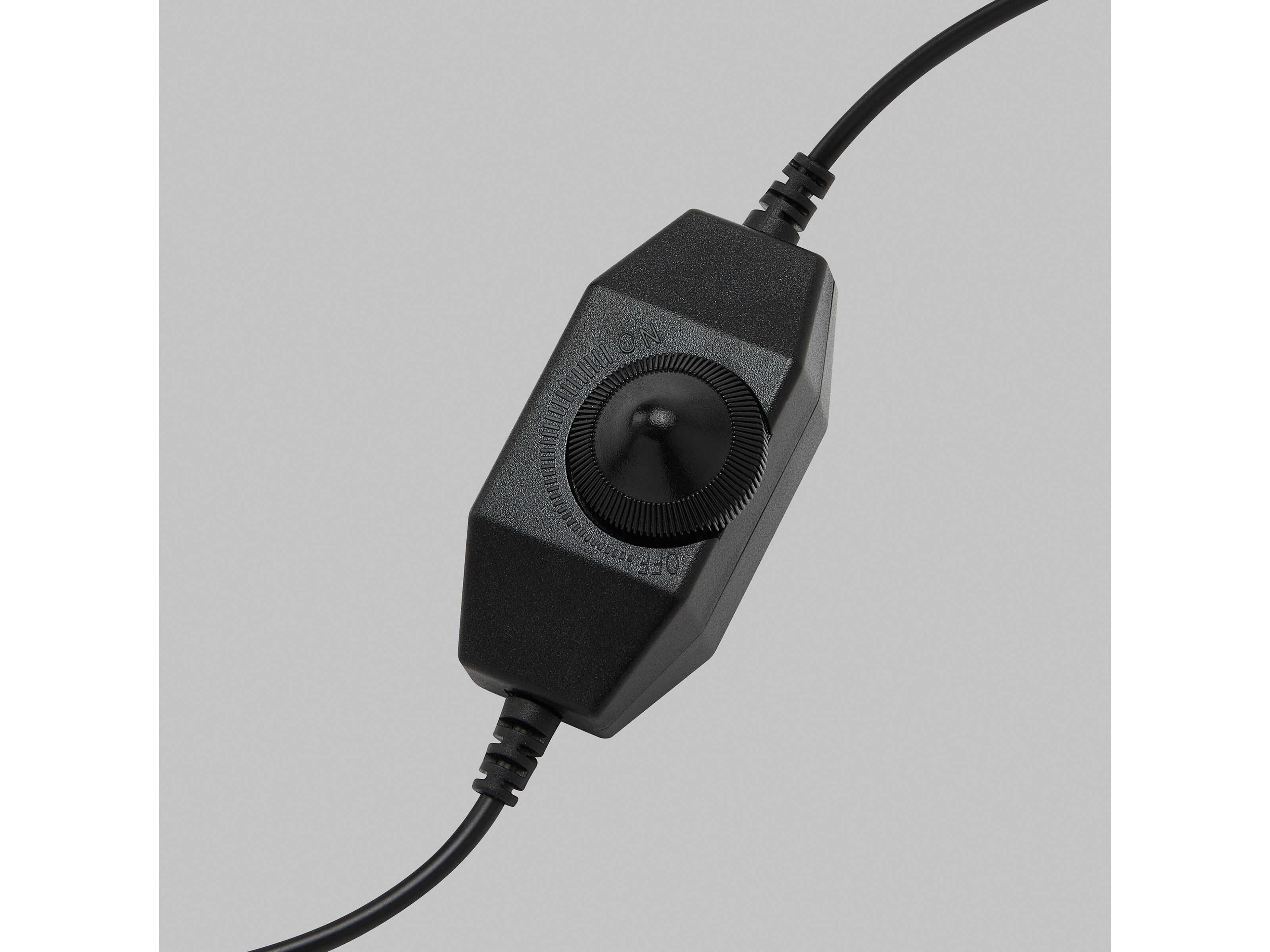 Visual Comfort Modern Rohe Natural Brass Table Lamp