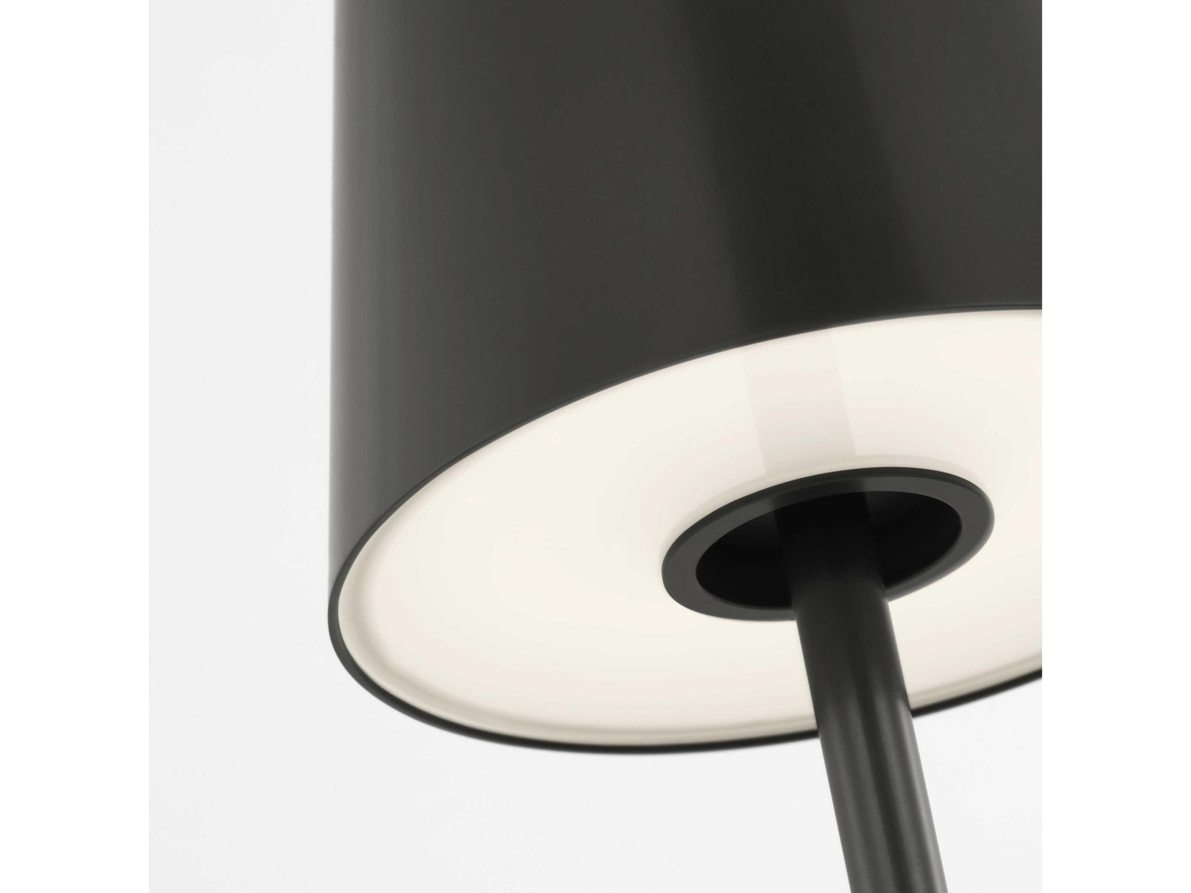 Visual Comfort Modern Nevis 1-Light Outdoor Lamp