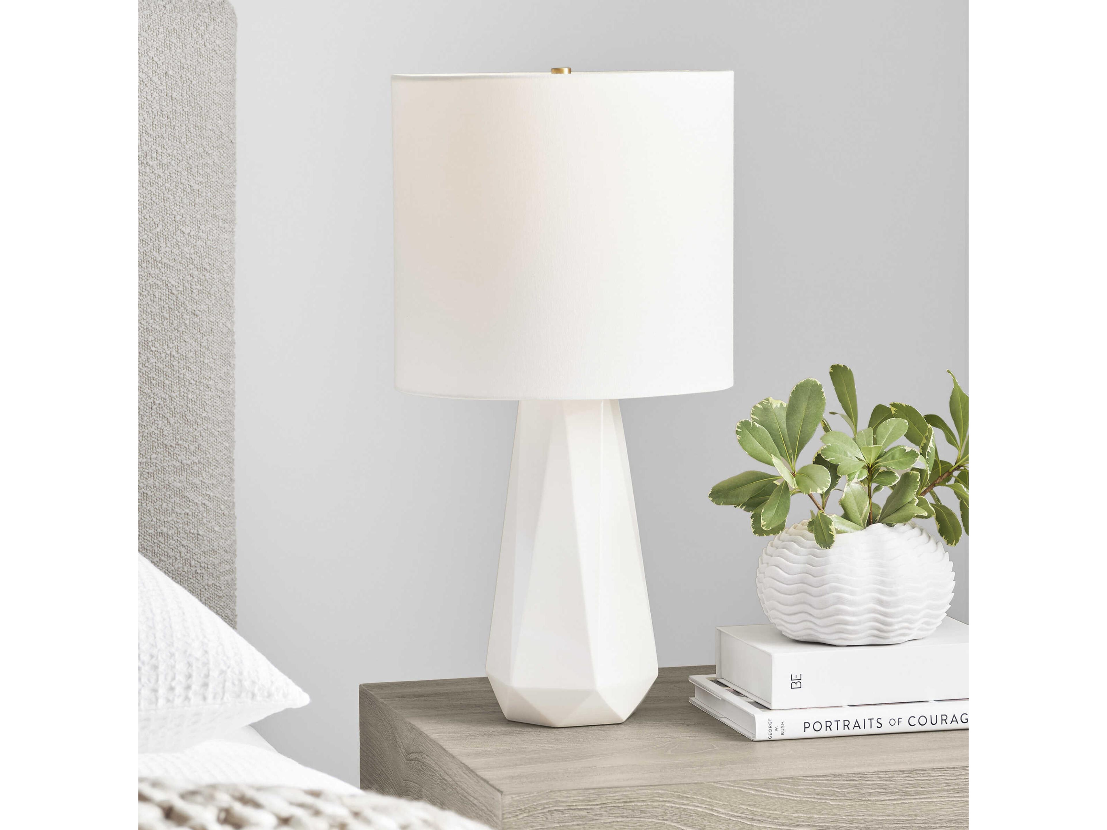 Visual Comfort Studio Moresby Gloss White Linen Table Lamp
