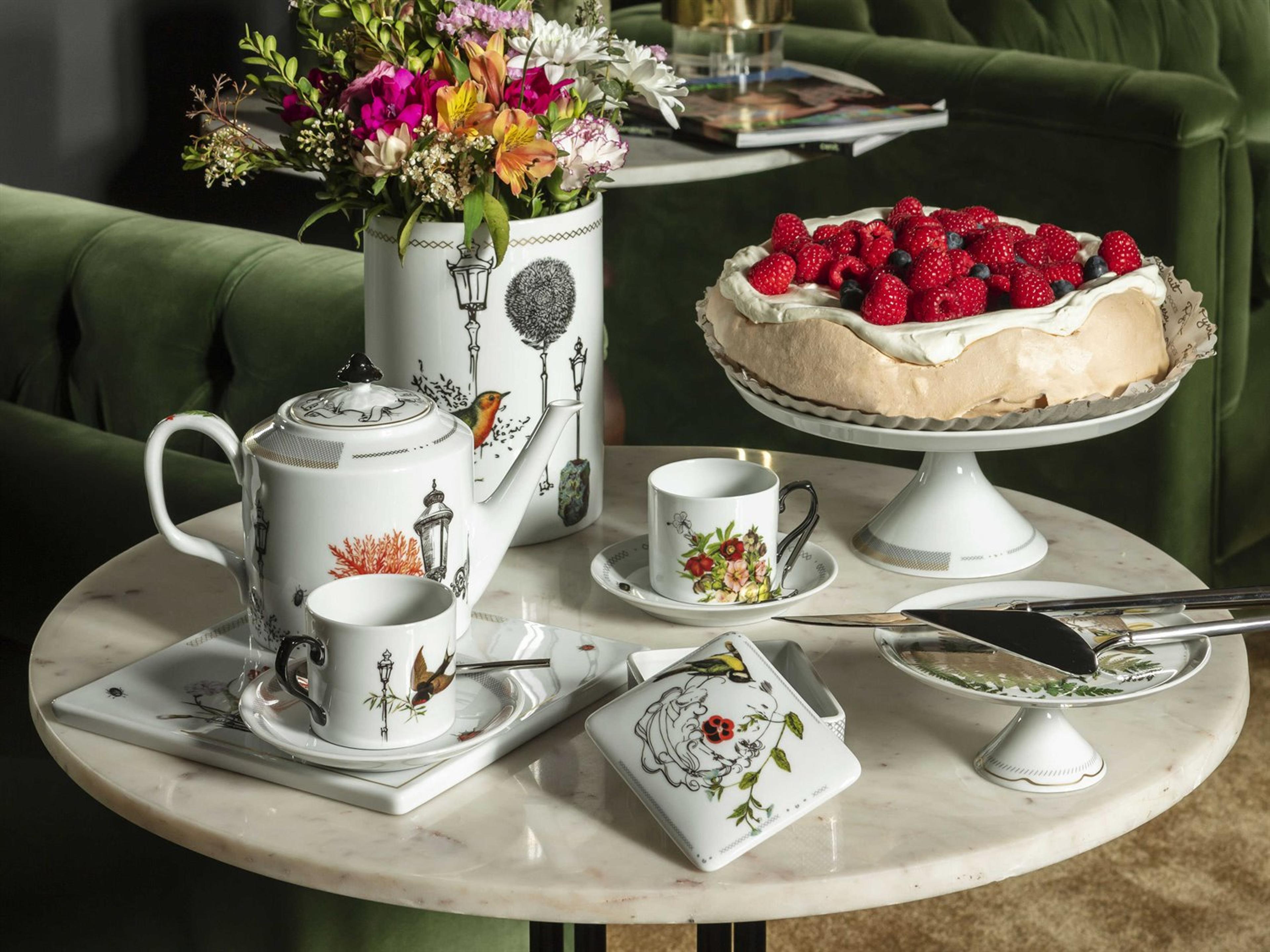 Vista Alegre Petites Histoires Tea Pot