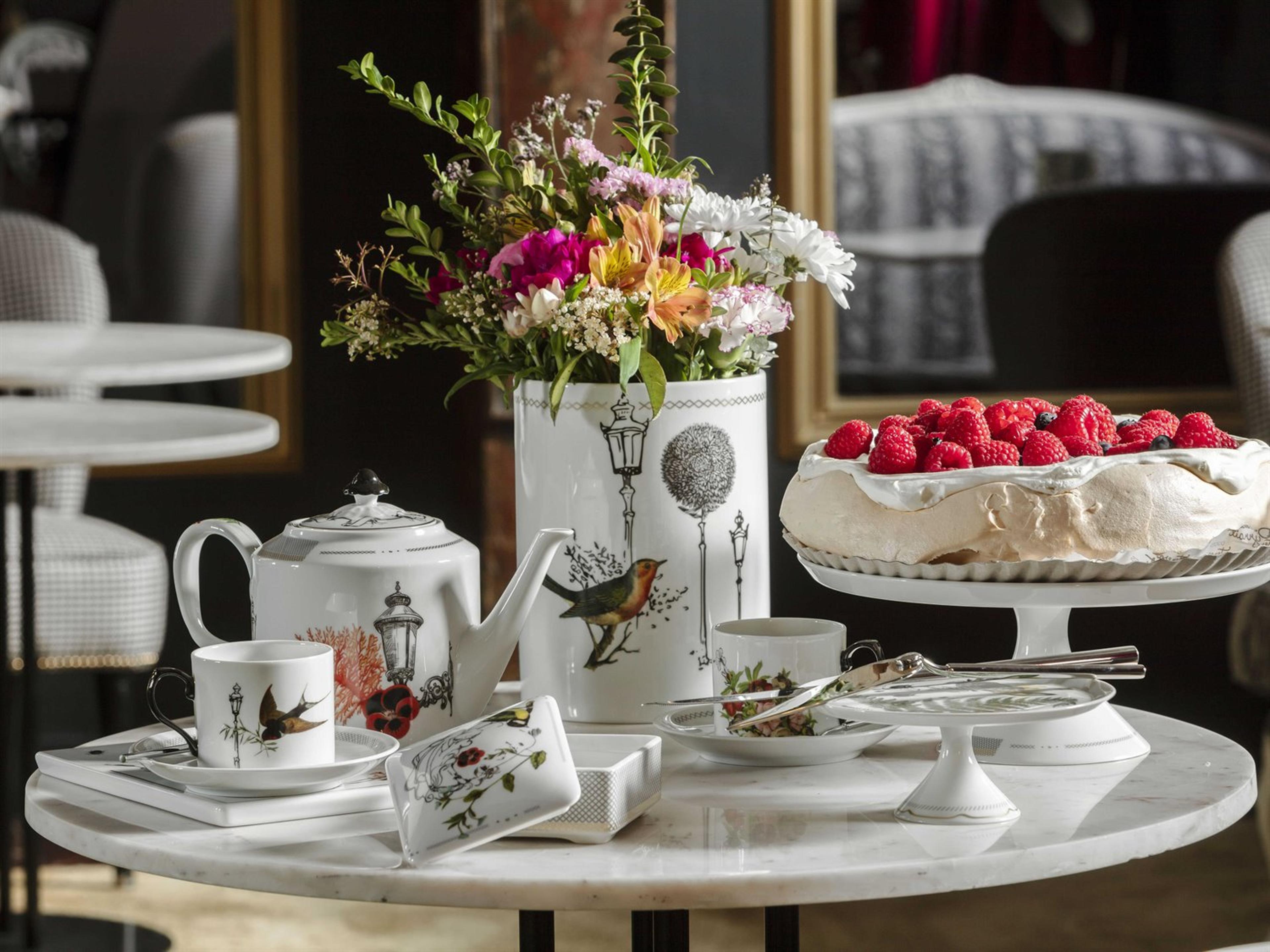 Vista Alegre Petites Histoires Tea Pot