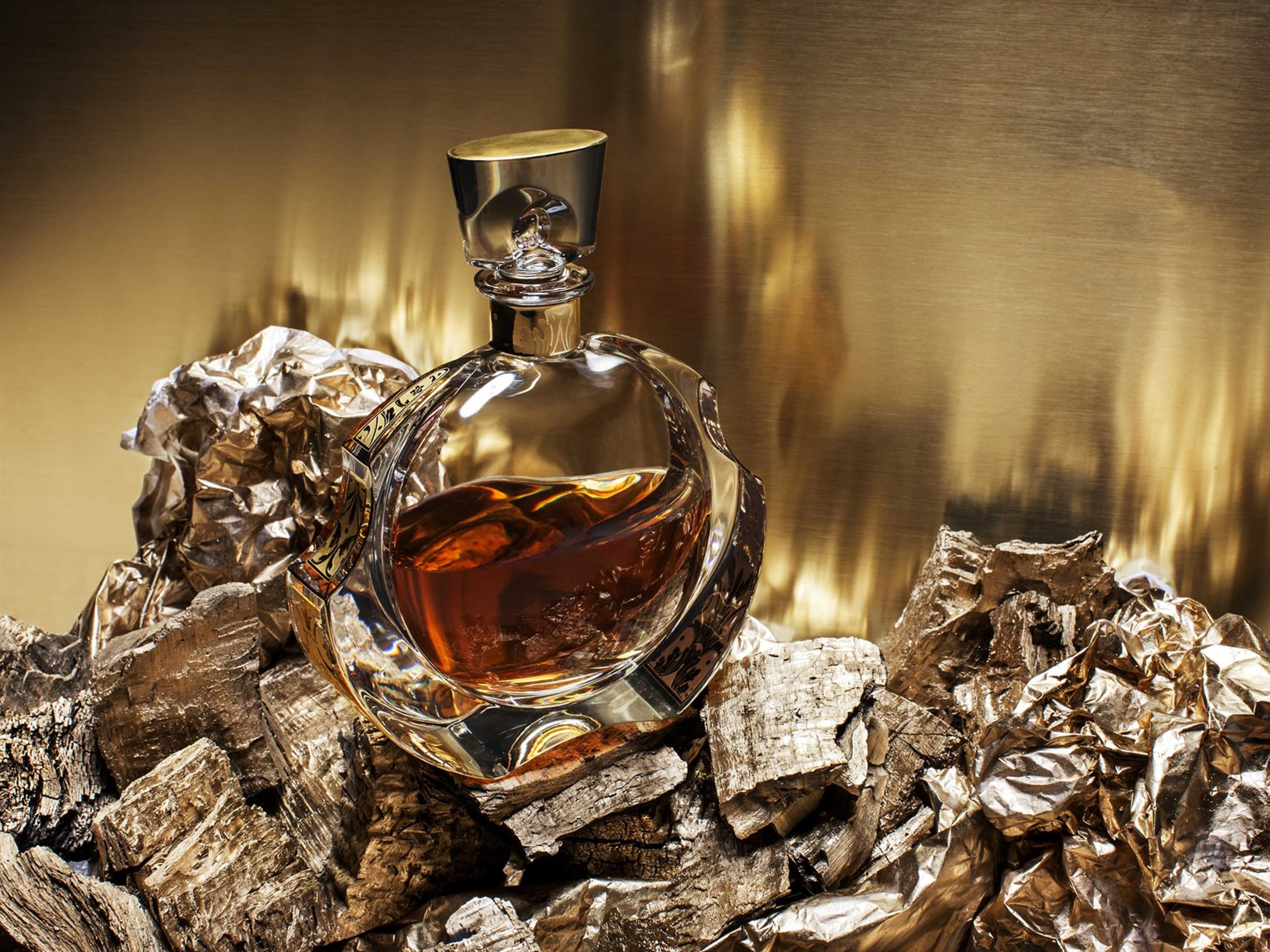 Vista Alegre Rinascente Whisky Decanter with Gold