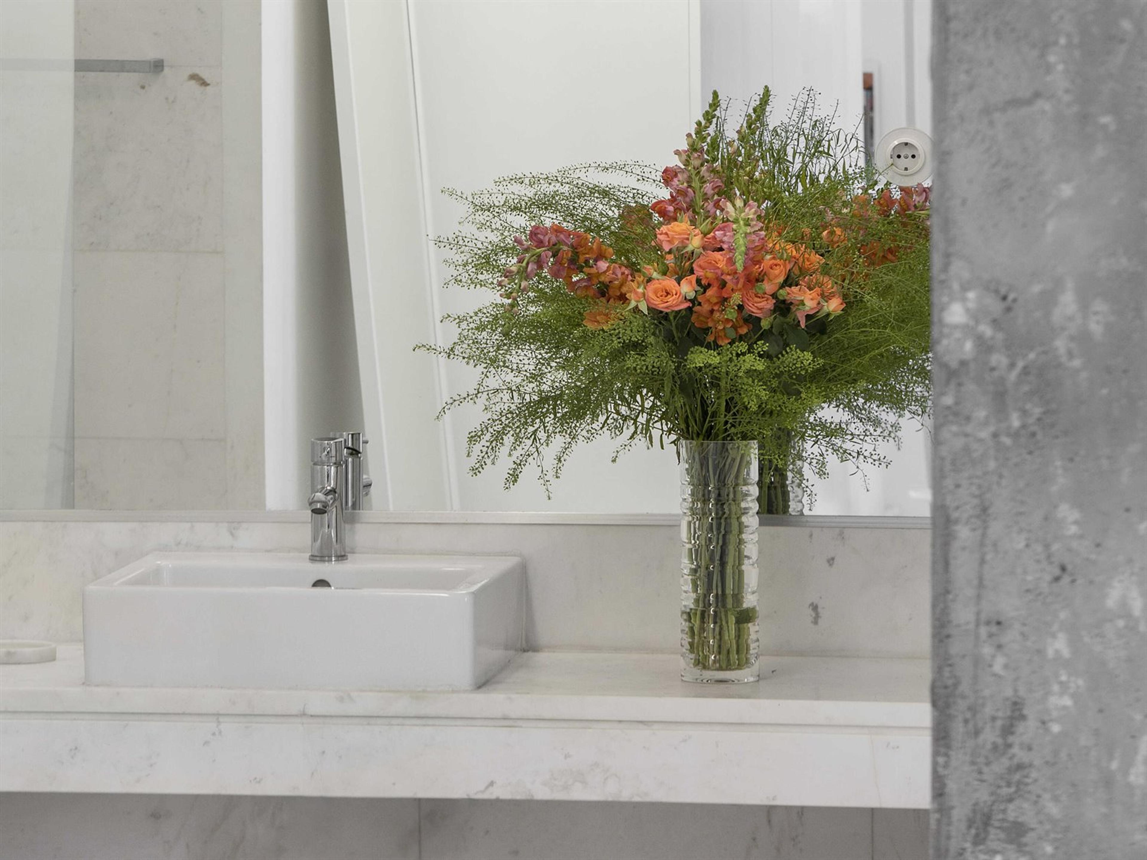 Vista Alegre Crystal Garden Daisy Vase