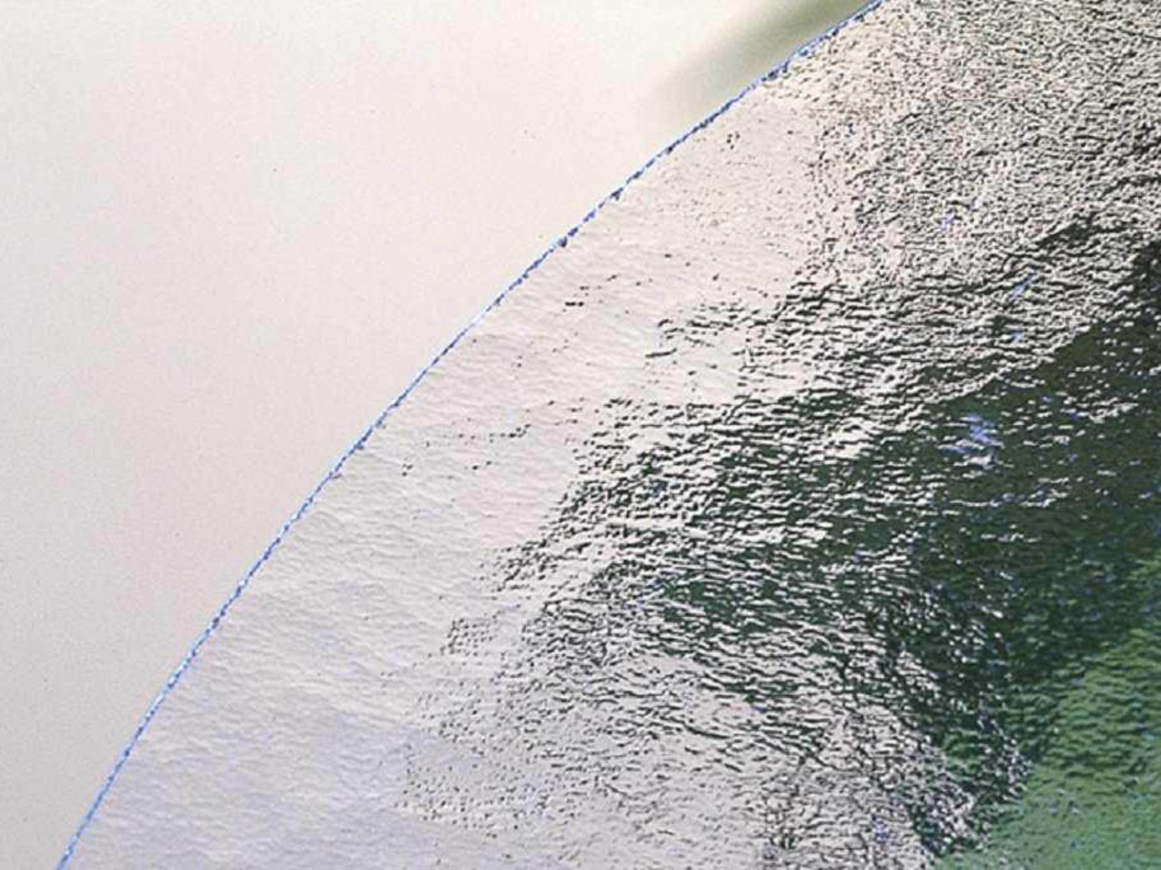 Woodard Aluminum Deluxe Round Acrylic Top Outdoor Patio Dining Table with Umbrella Hole