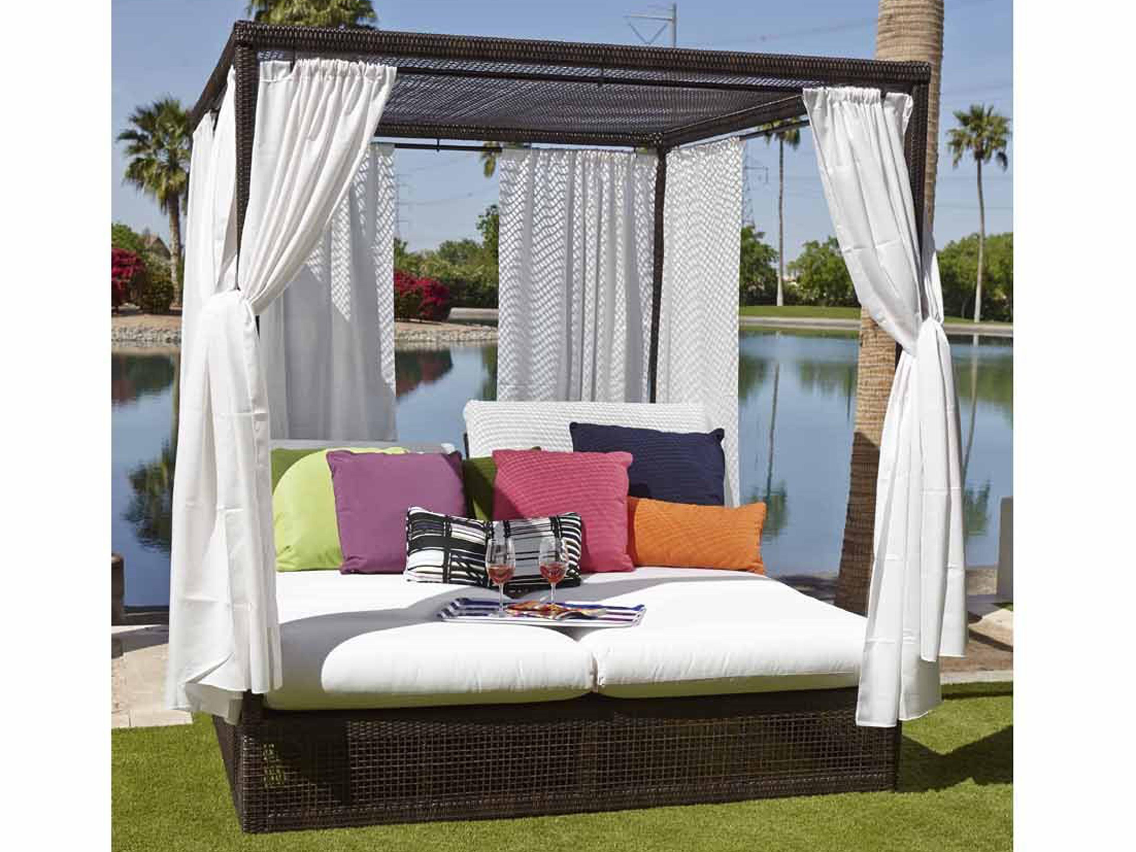 Whitecraft Montecito Wicker Daybed Set