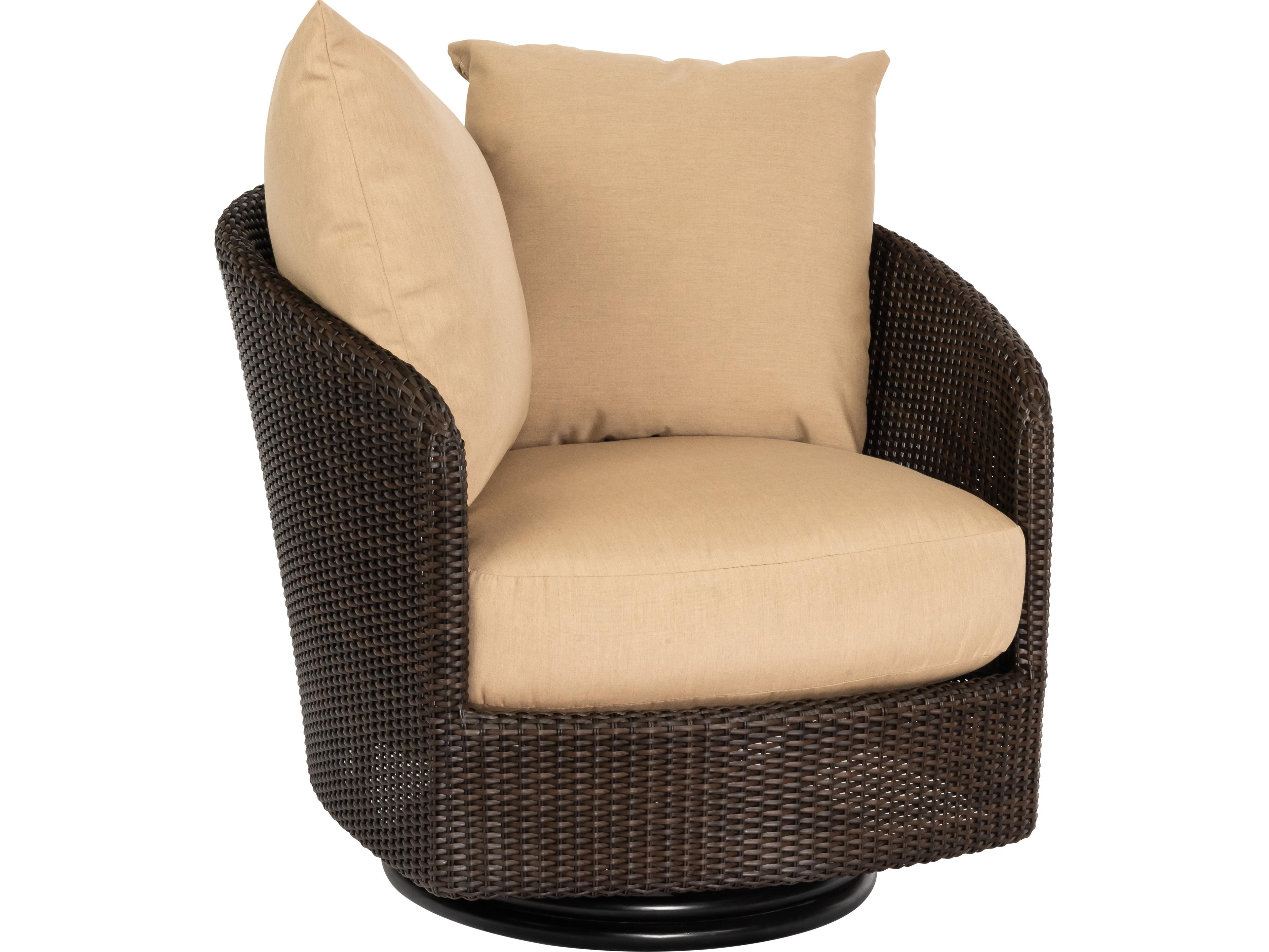 Whitecraft Saddleback Wicker Swivel Outdoor Patio Lounge Chair