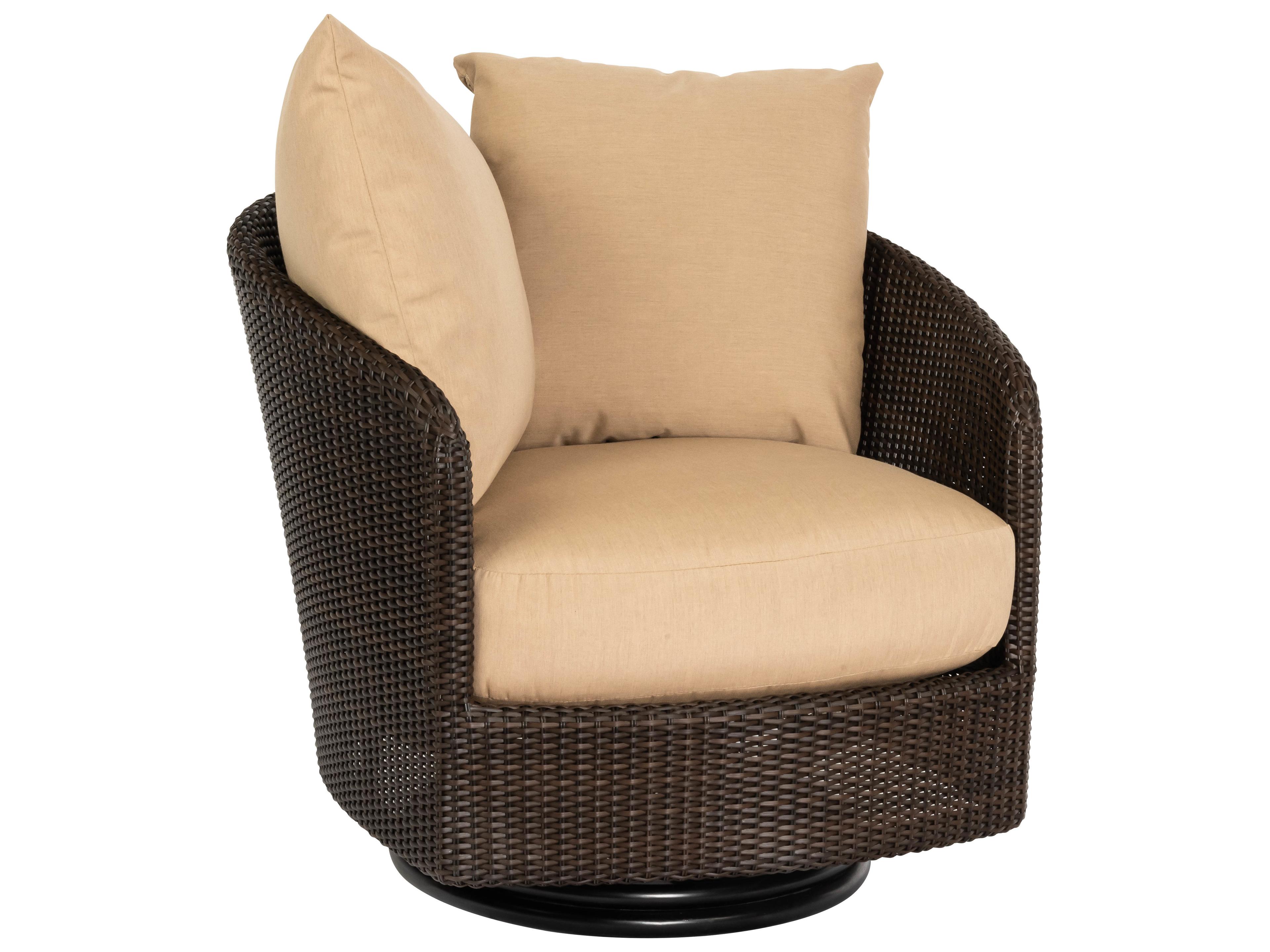 Woodard Whitecraft Saddleback Wicker Swivel Outdoor Patio Lounge Chair