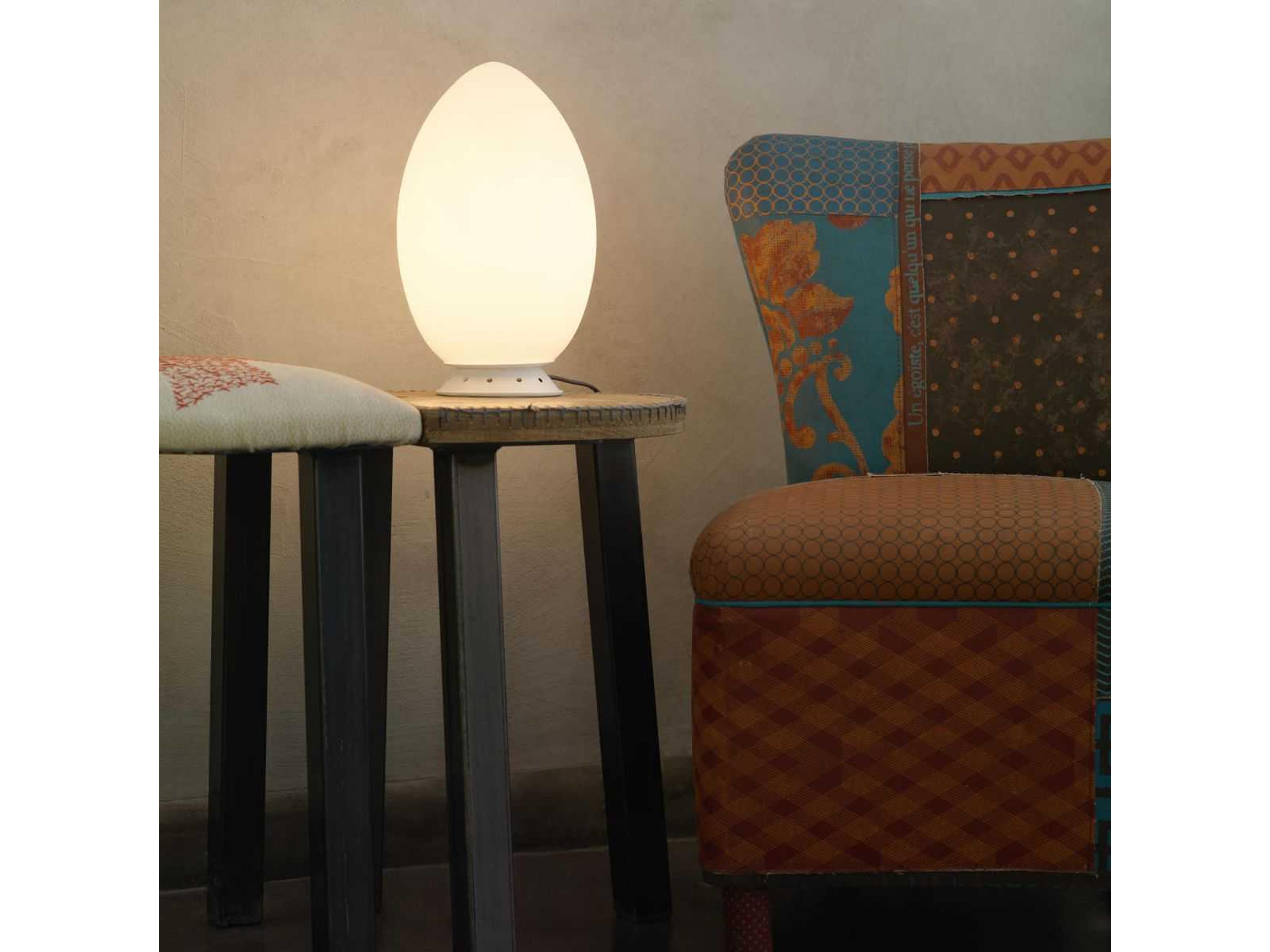 Uovo White Glass Table Lamp