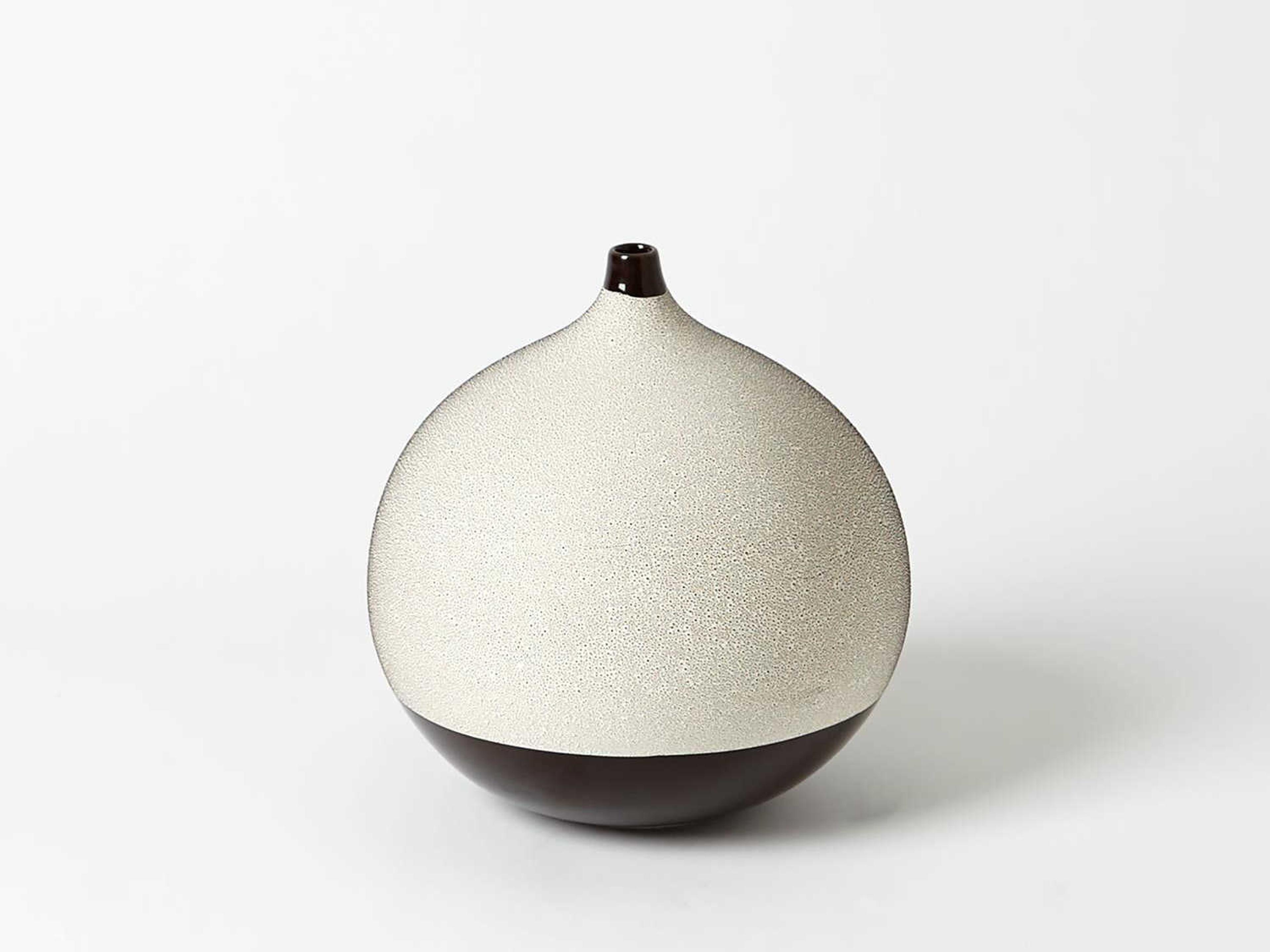 Global Views Pixelated Black / Brown Small Vase