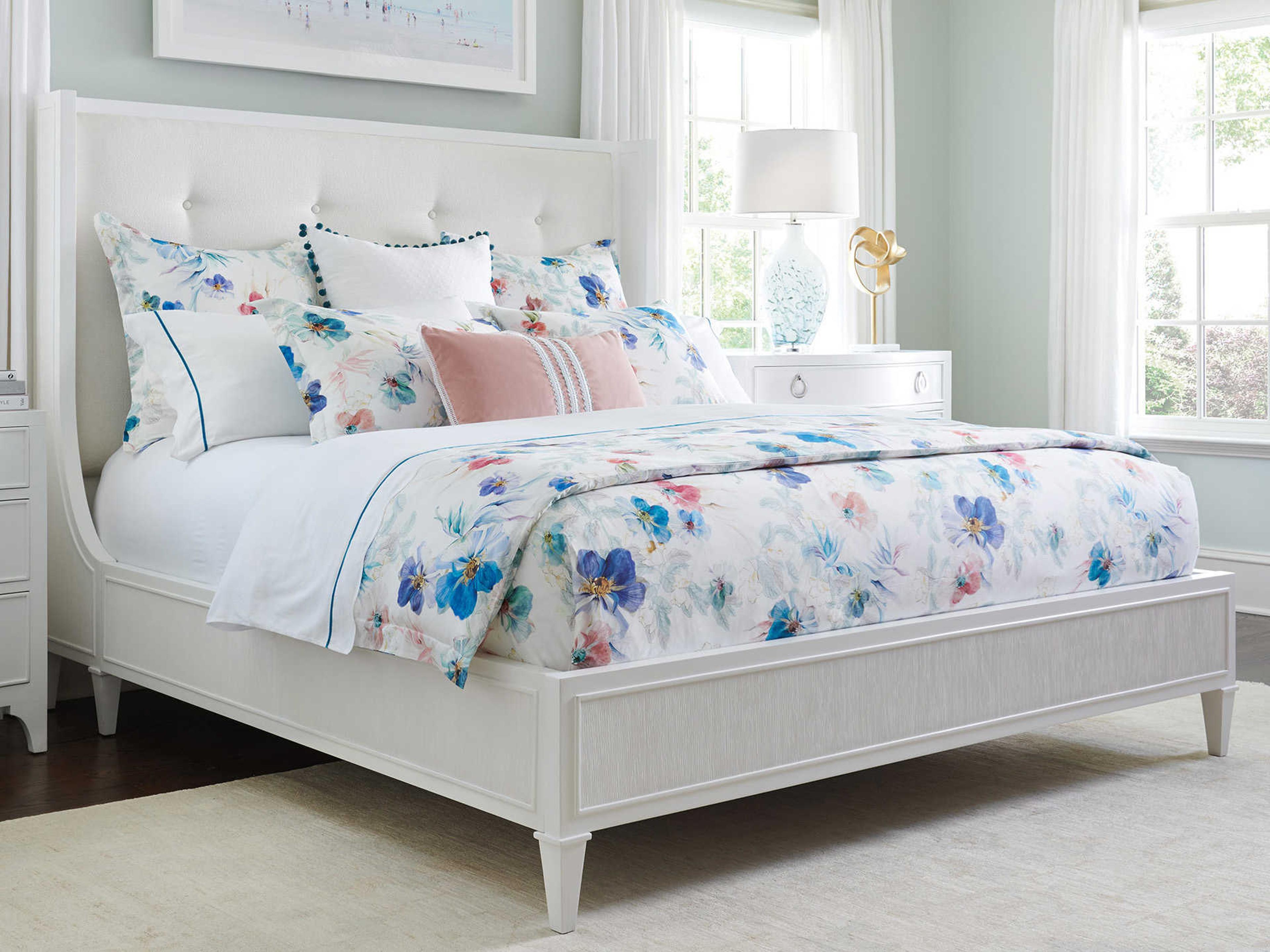 Lexington Avondale White Hardwood Upholstered Queen Panel Bed