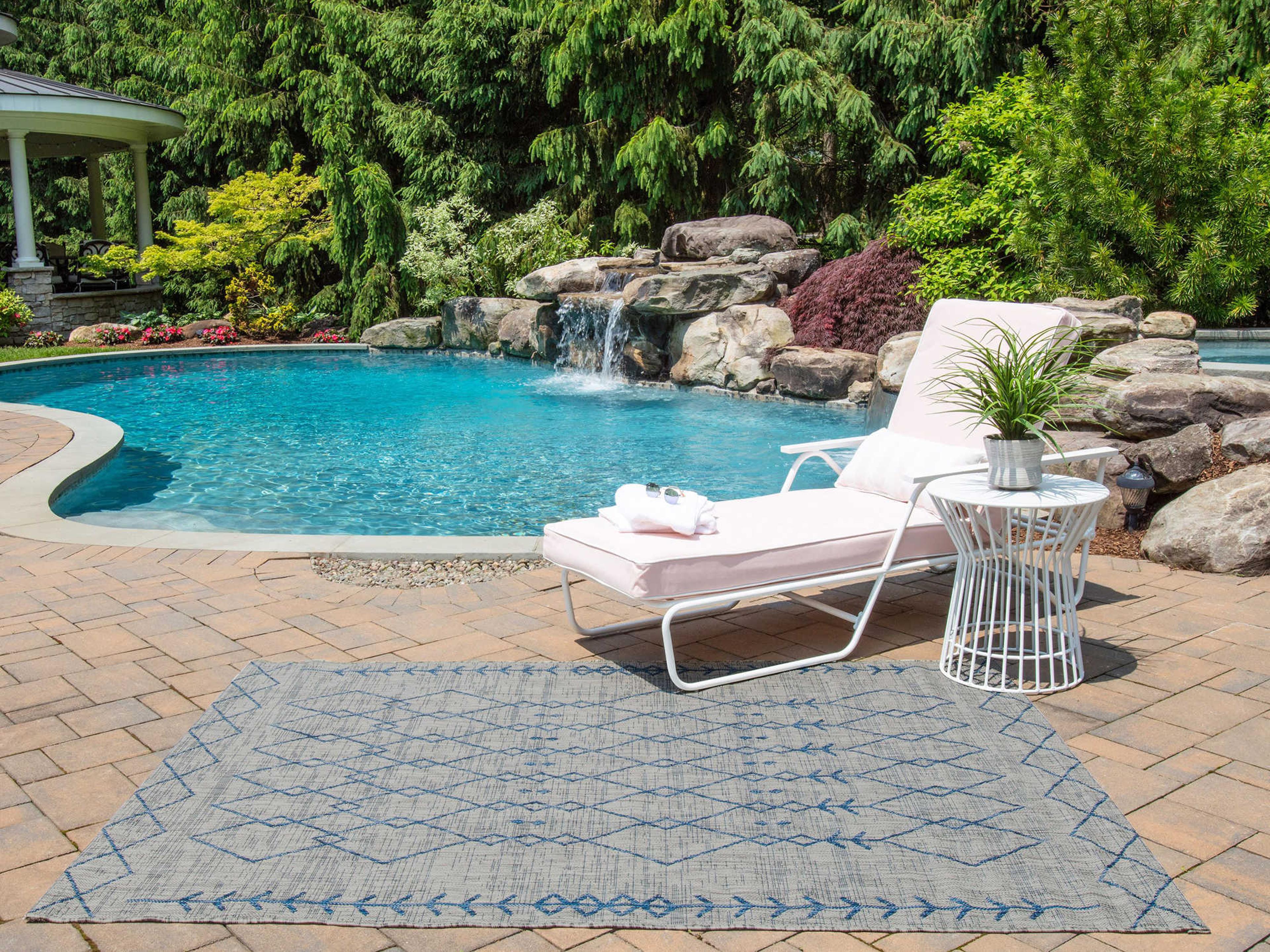 Momeni Villa Geometric Area Rug