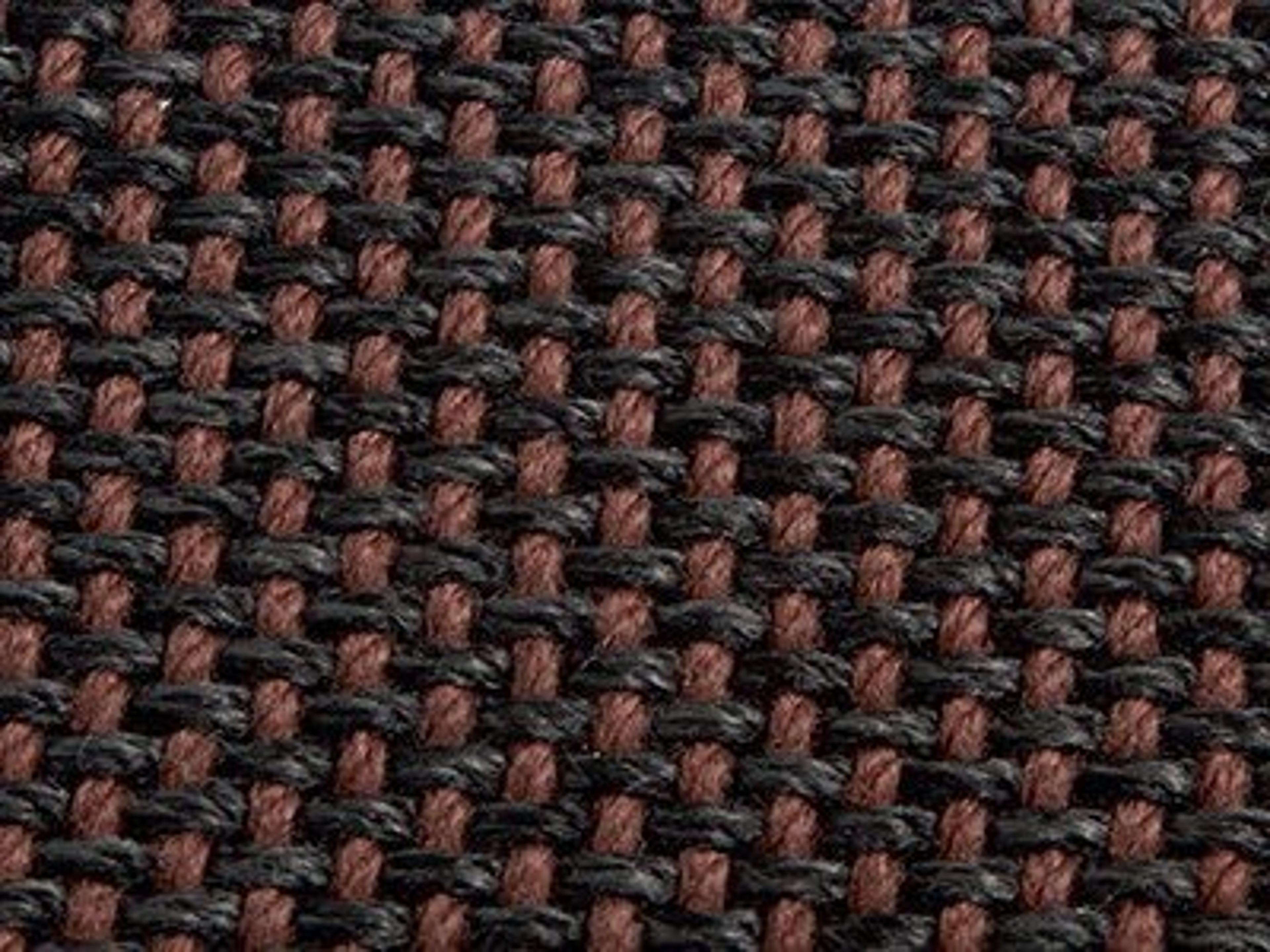 Seating Frame Finish: Focus Dark Bordeaux