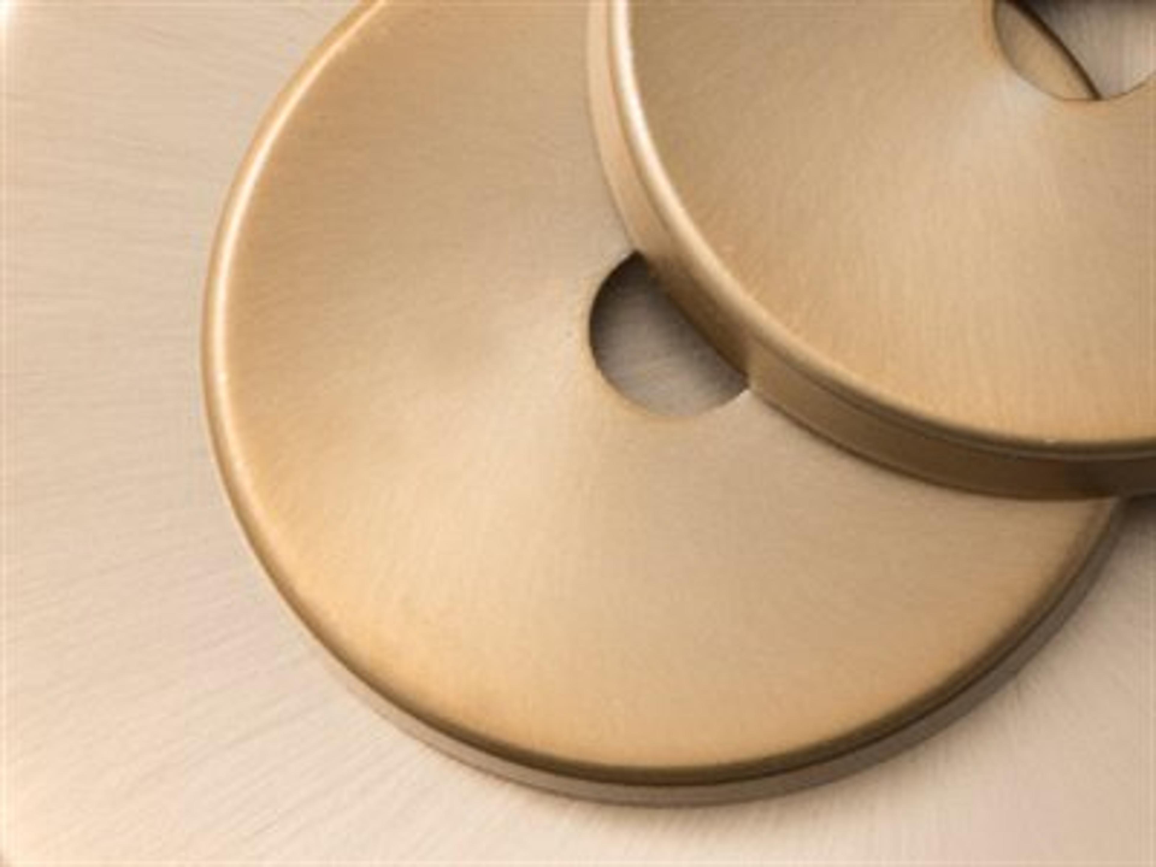 Finish: Vibrant Gold