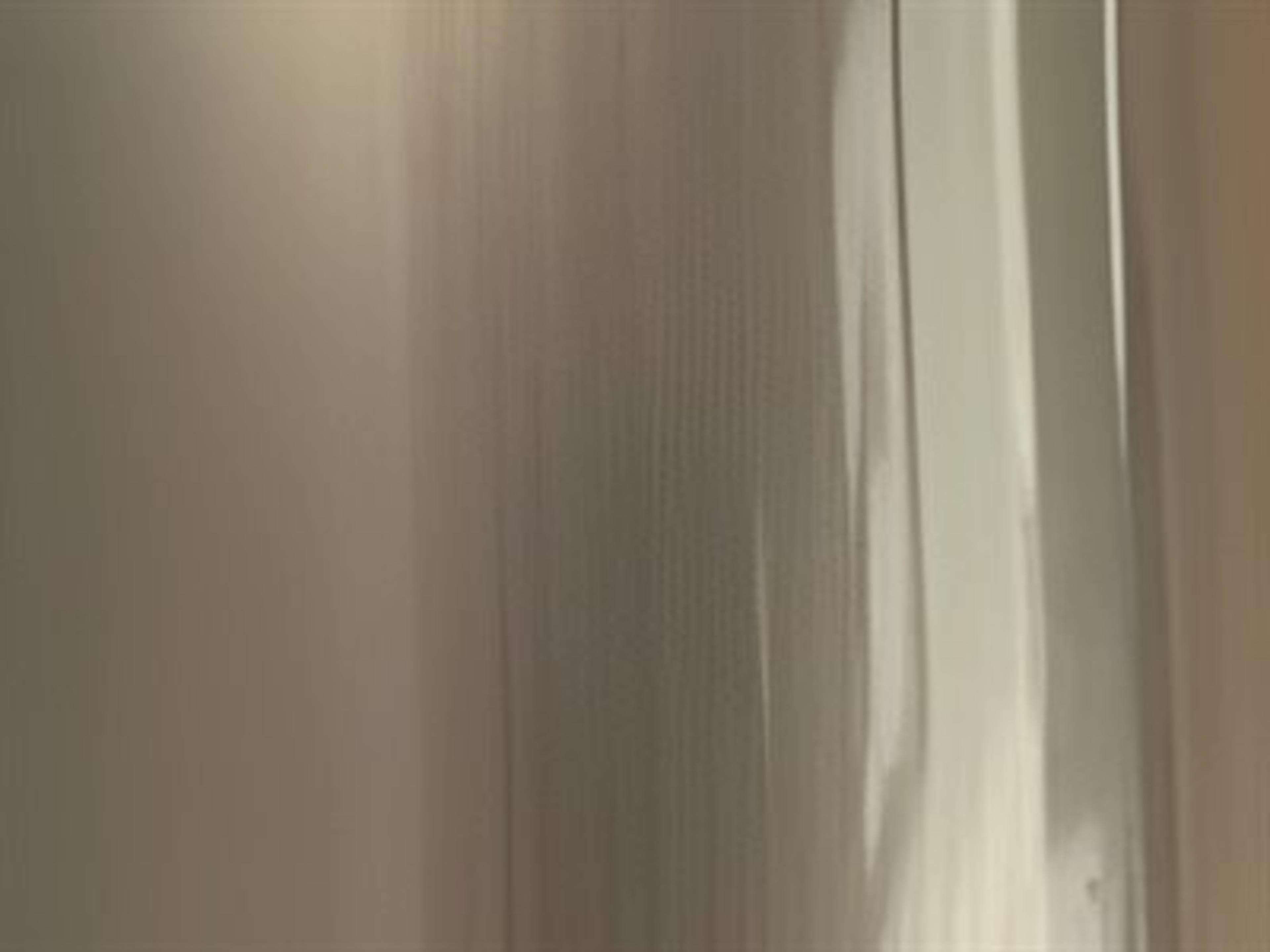 Finish: Deluxe Champagne