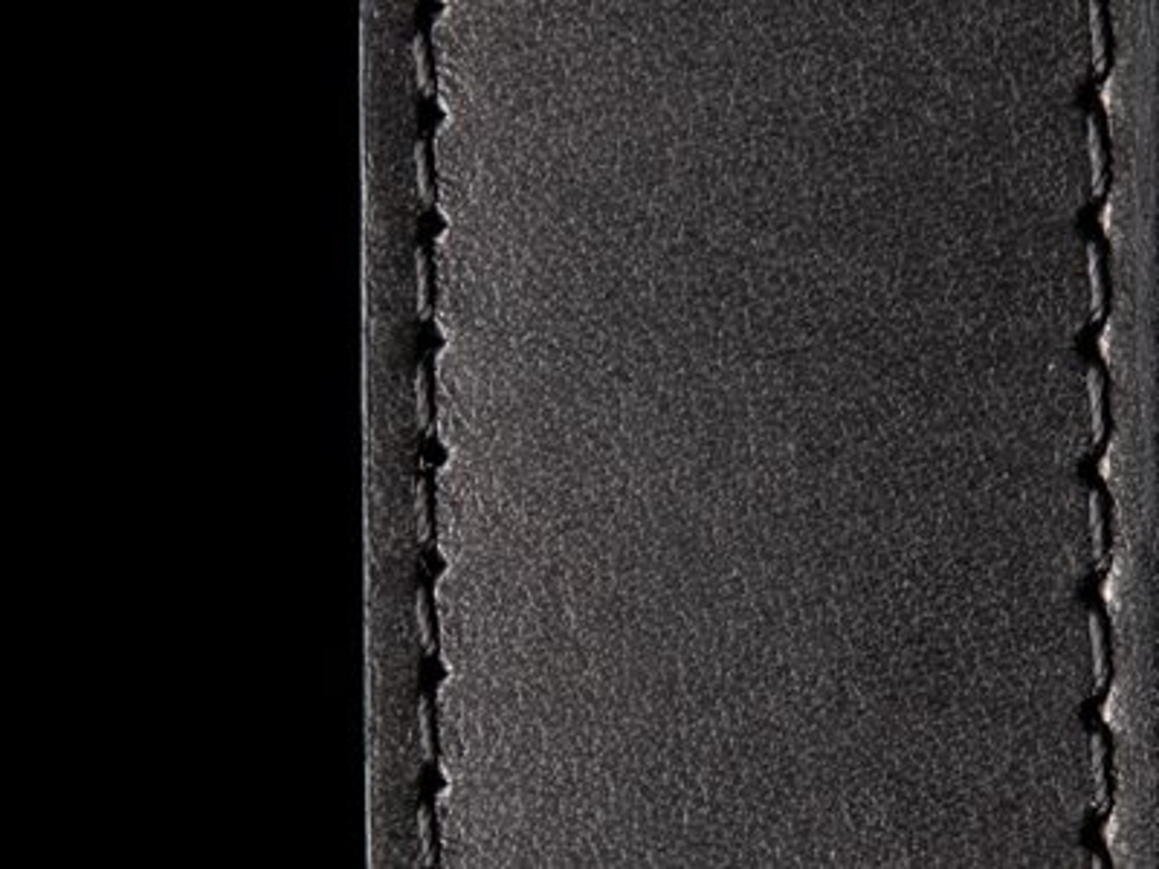 Accent Finish: Black Leather