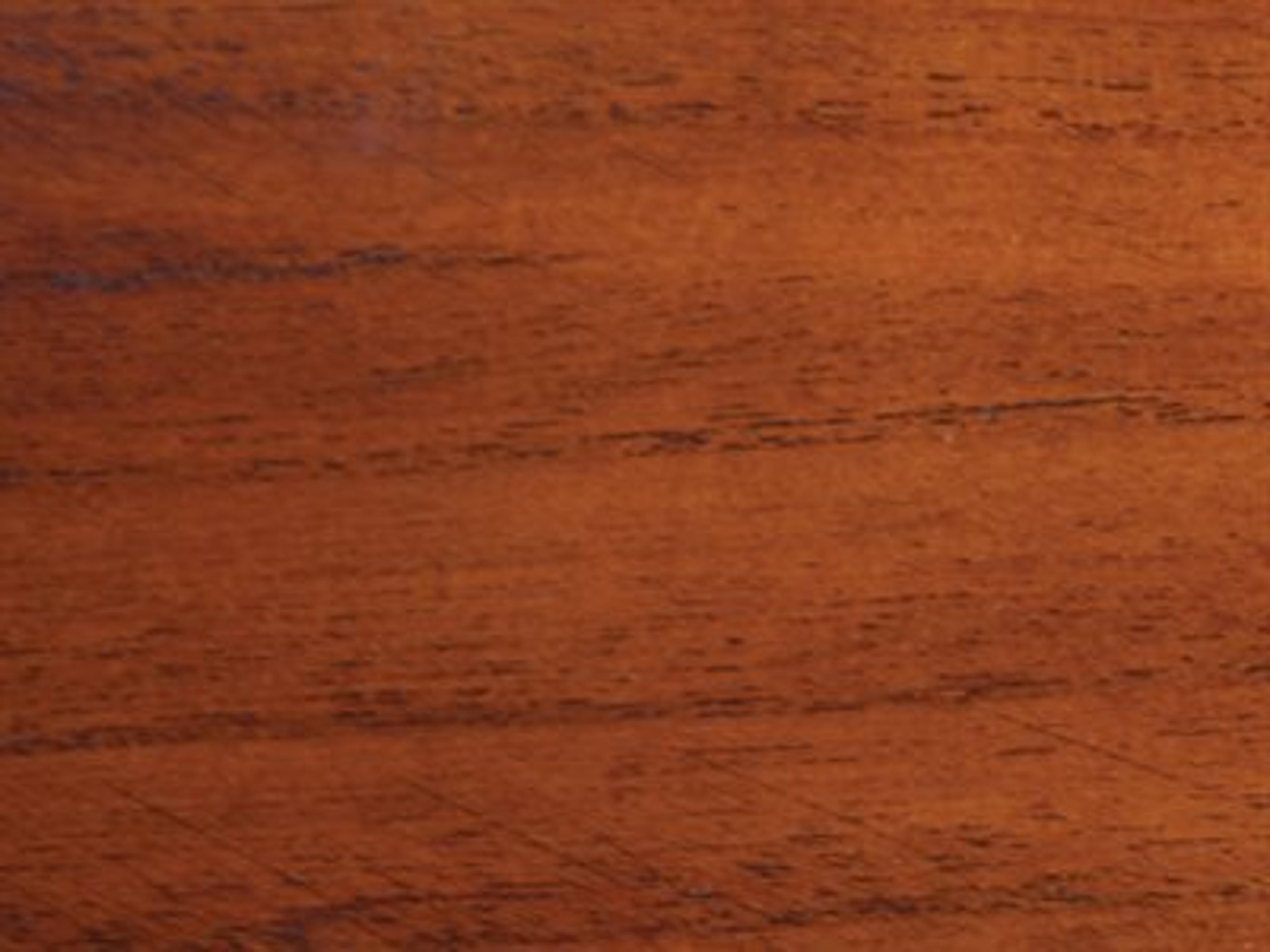 Blade Finish: Walnut Tone