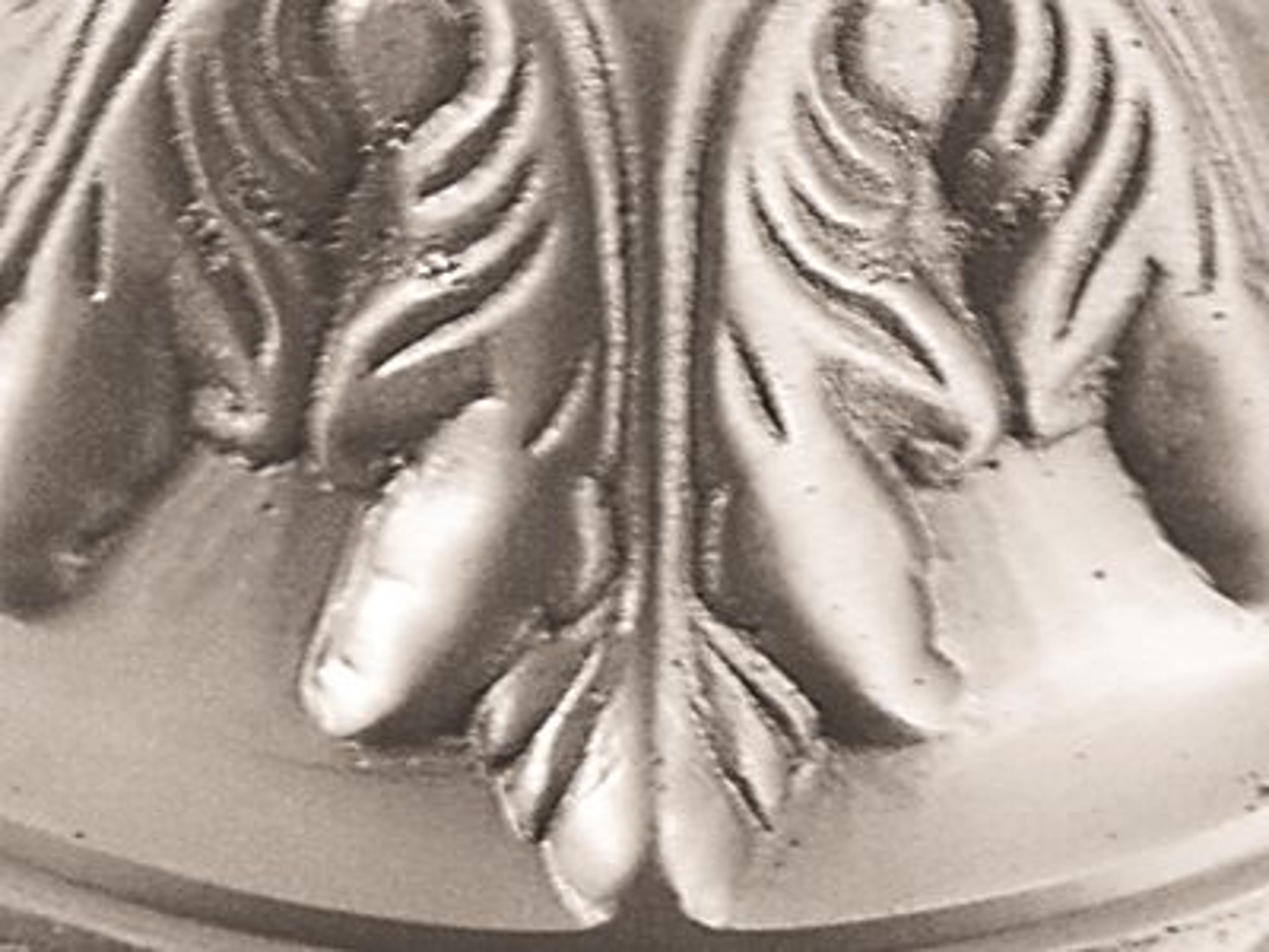 Finish: Satin Pewter / Polished Nickel