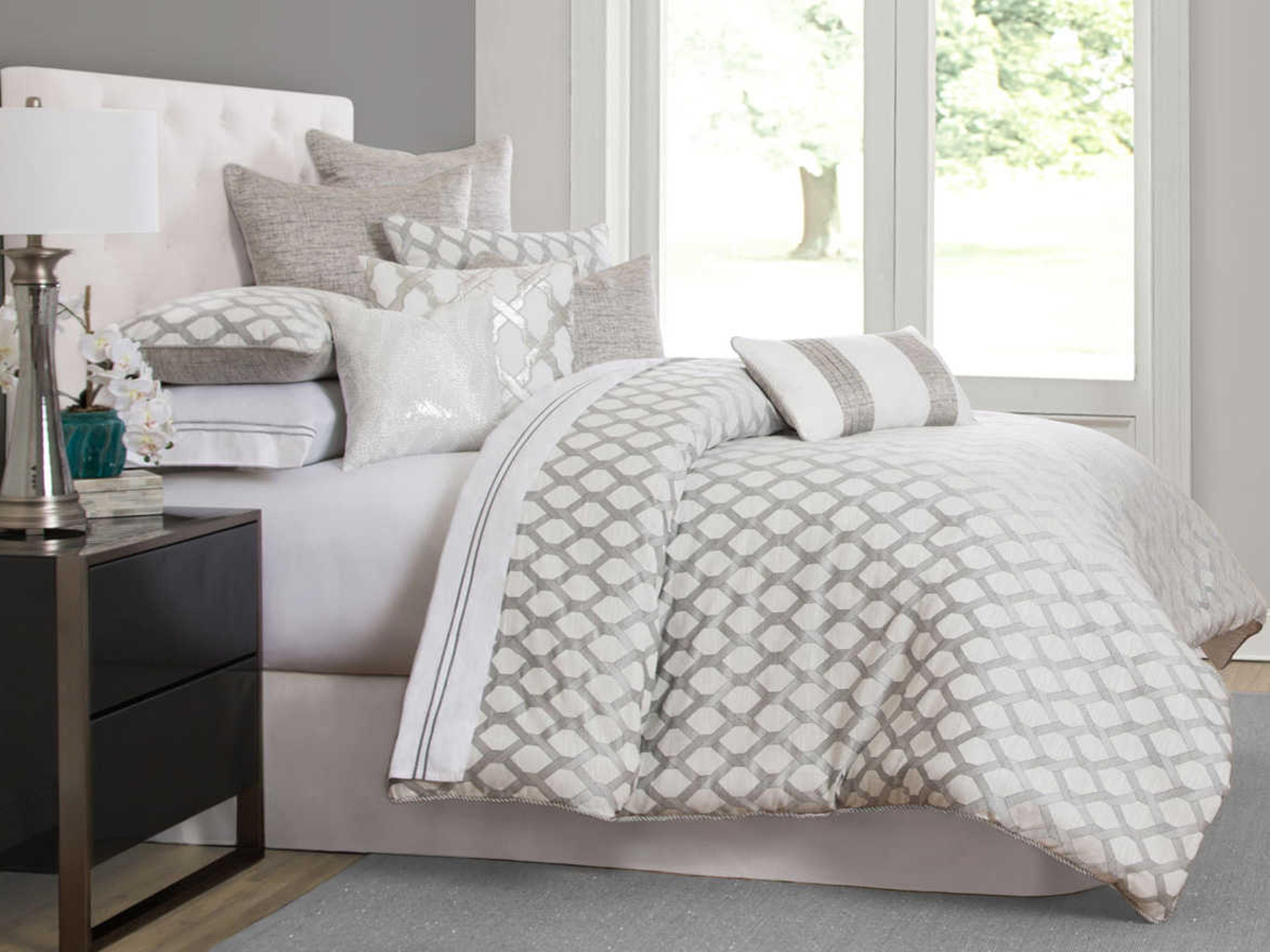 Michael Amini Bedding Newport 9-Piece Queen Comforter Set - Platinum