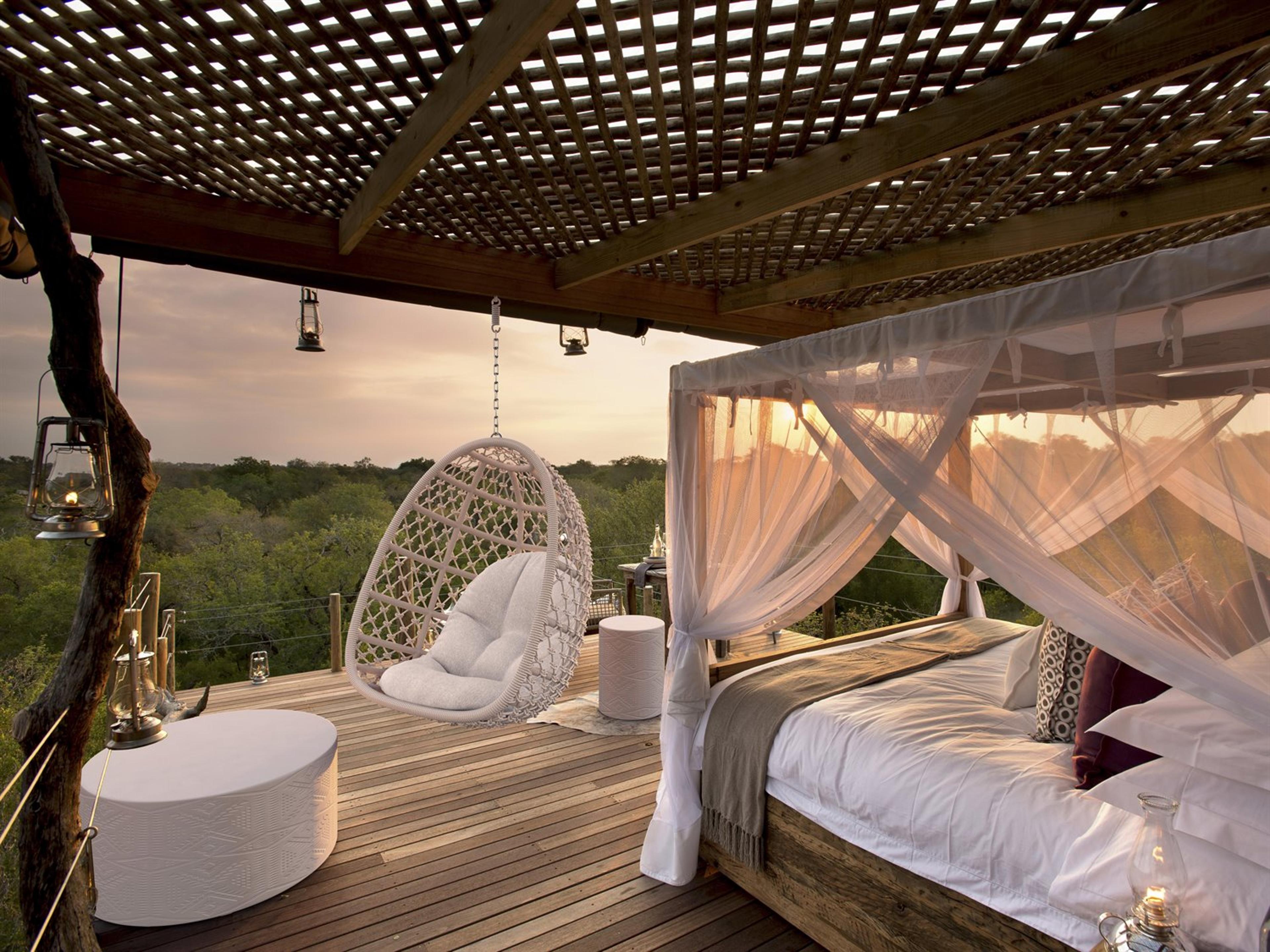 Azzurro Living Amelia White Rope Outdoor Patio Lounge Set