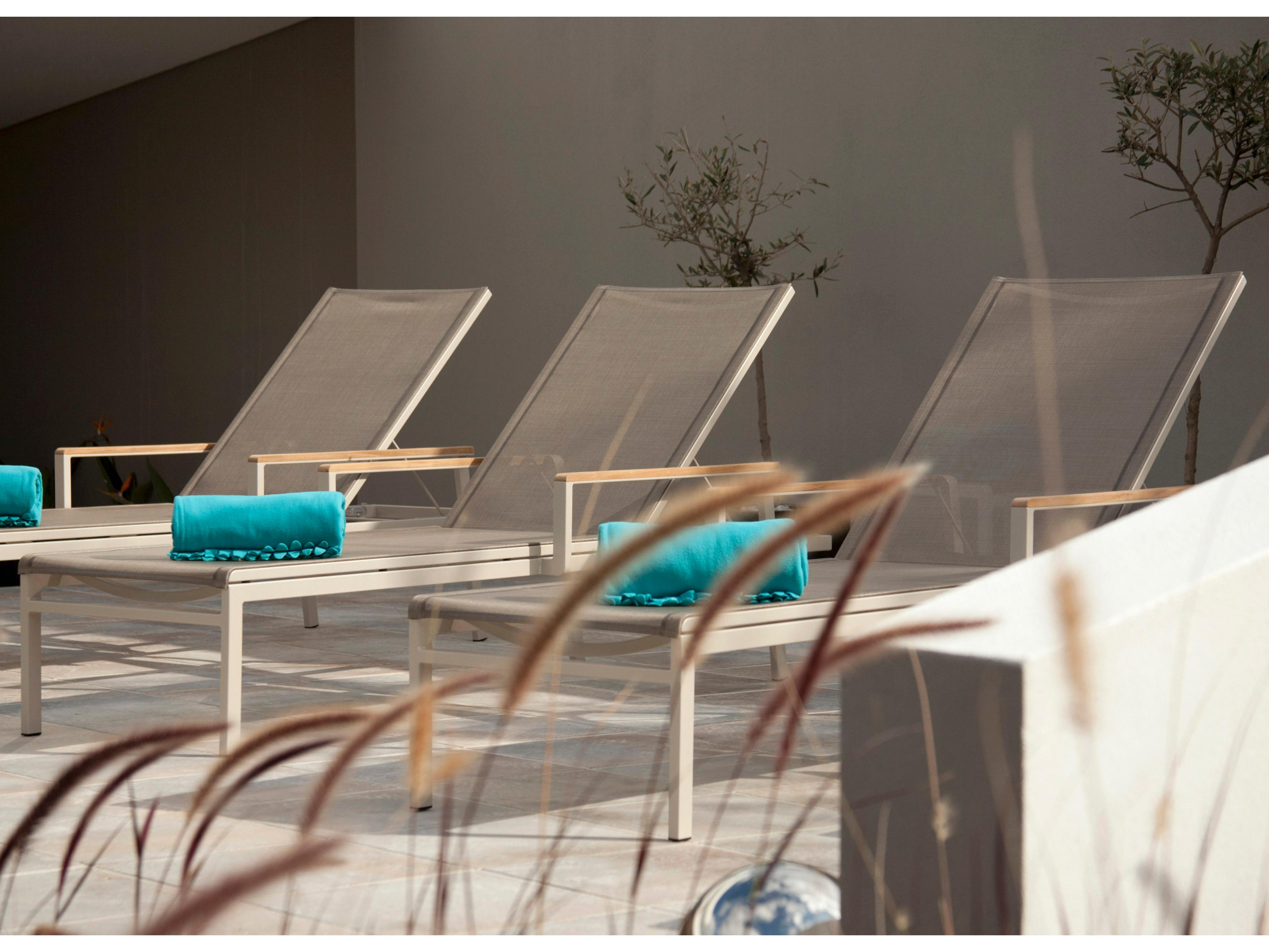 Barlow Tyrie Aura Occasional Aluminum Sling Lounge Set