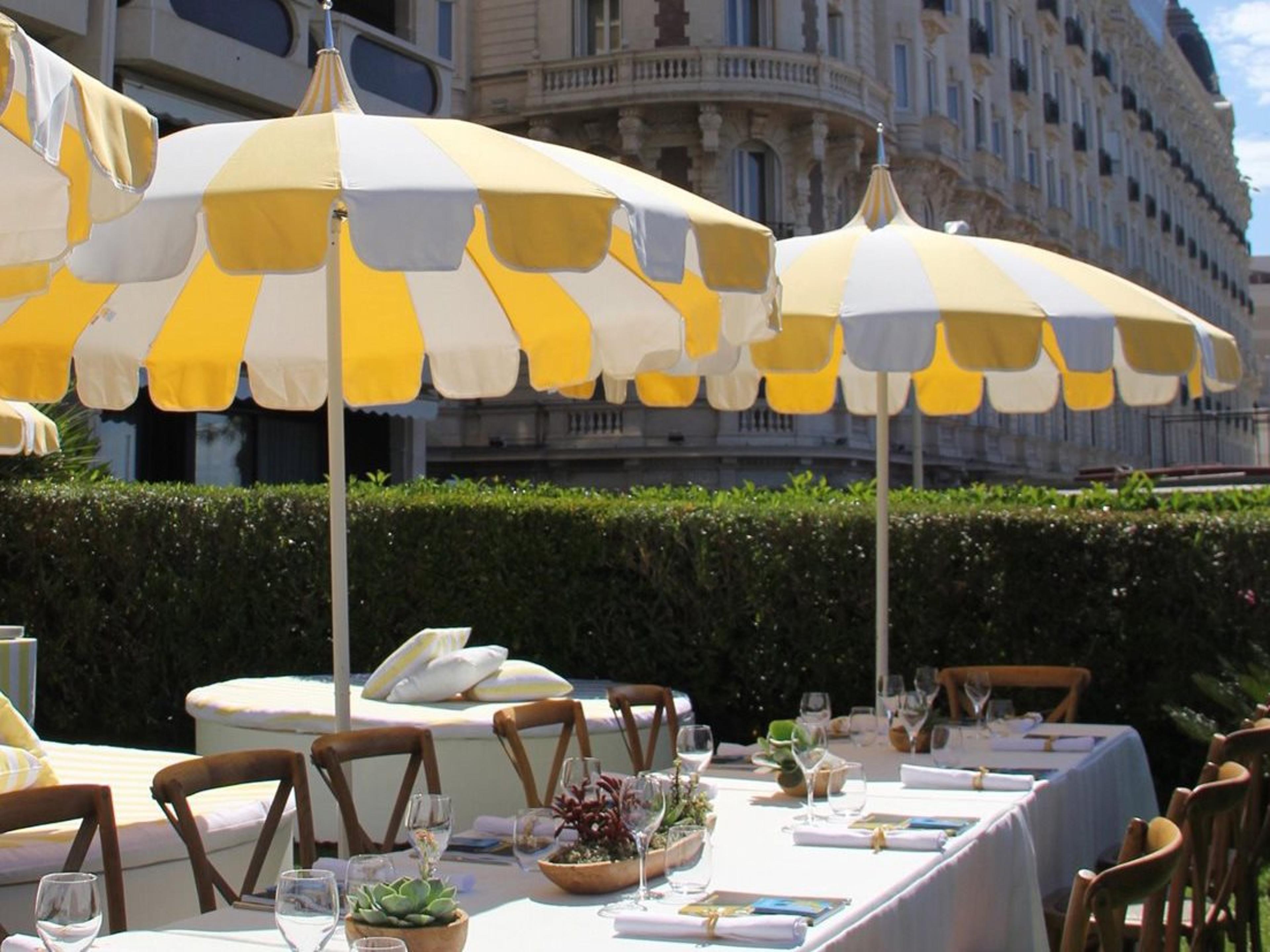 California Outdoor Umbrella Quick Ship Pagoda Series 8.5 Foot Round Market Aluminum Outdoor Umbrella