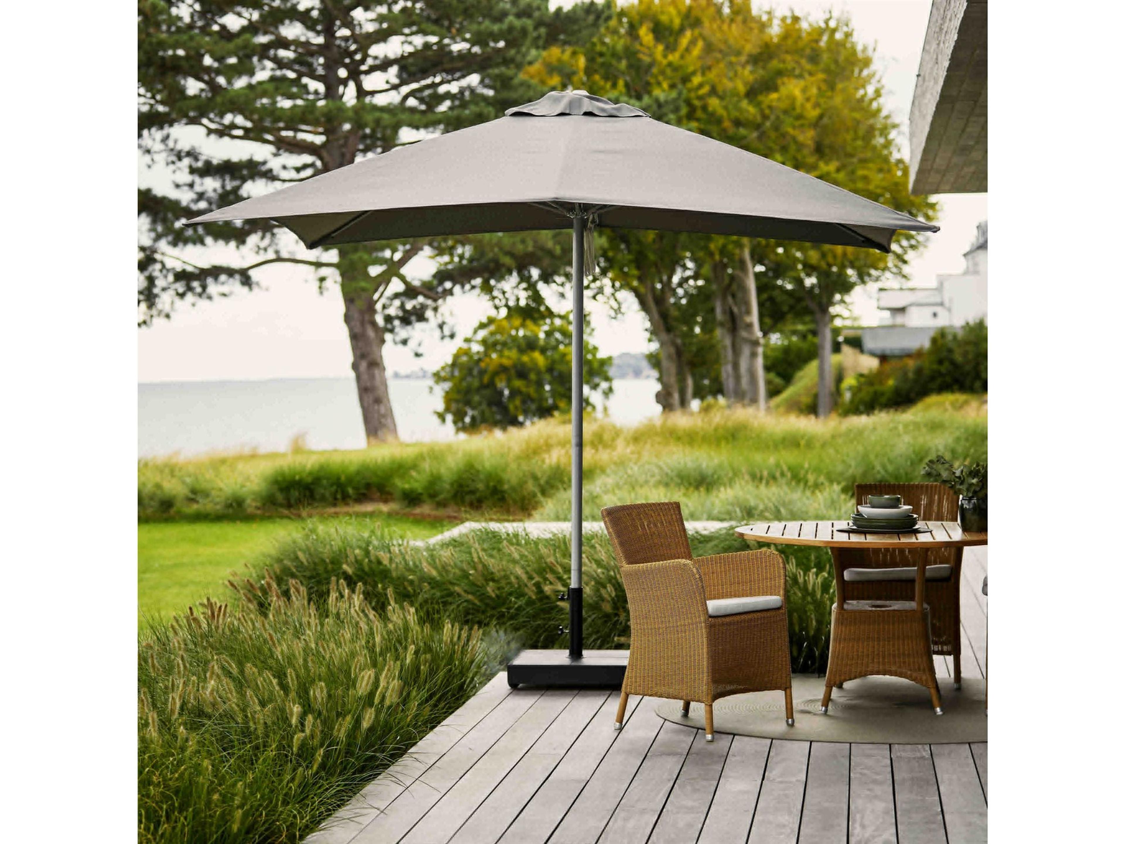 Cane Line Outdoor Hampsted Wicker Dining Set