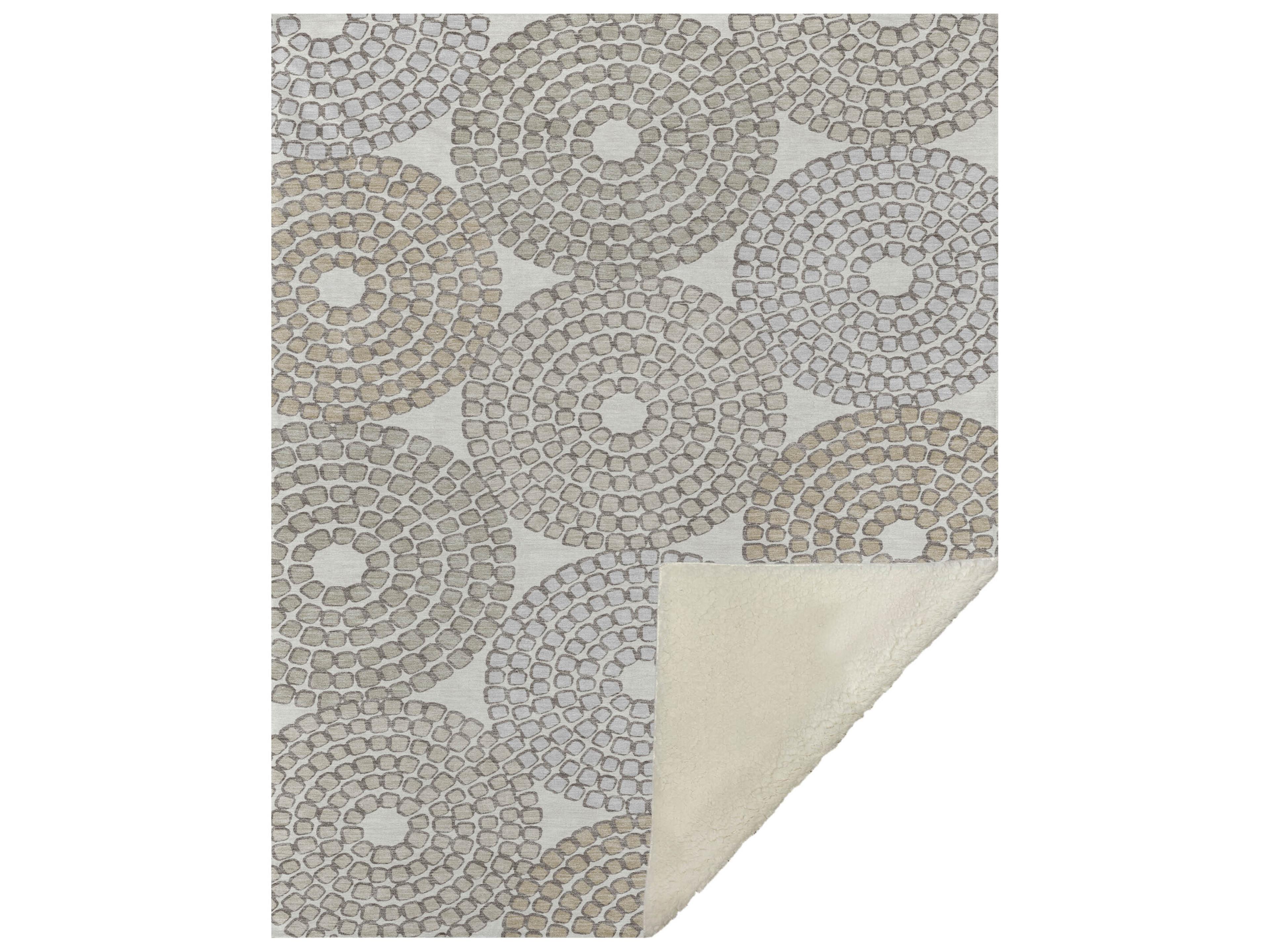 Dalyn Sherpa Ivory Polyester Throw