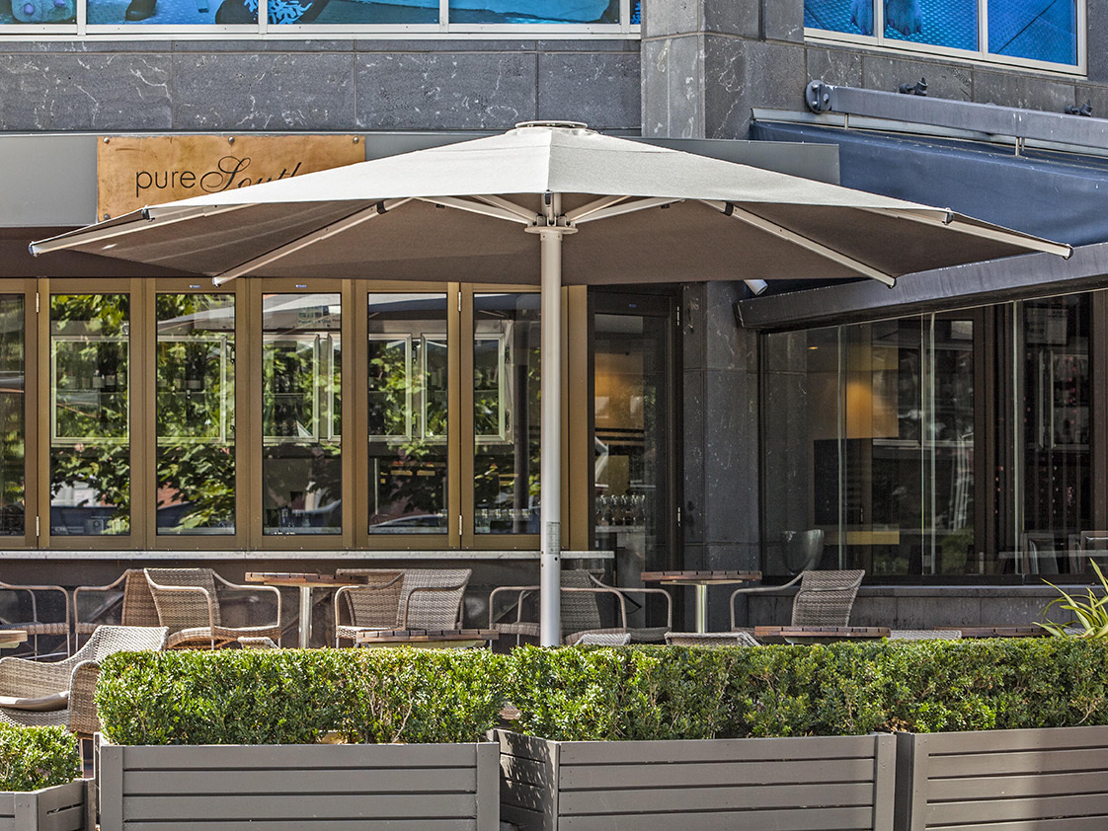 Frankford Nova Giant Center Aluminum Matte Silver 16 Foot Octagon Telescoping Crank Outdoor Umbrella