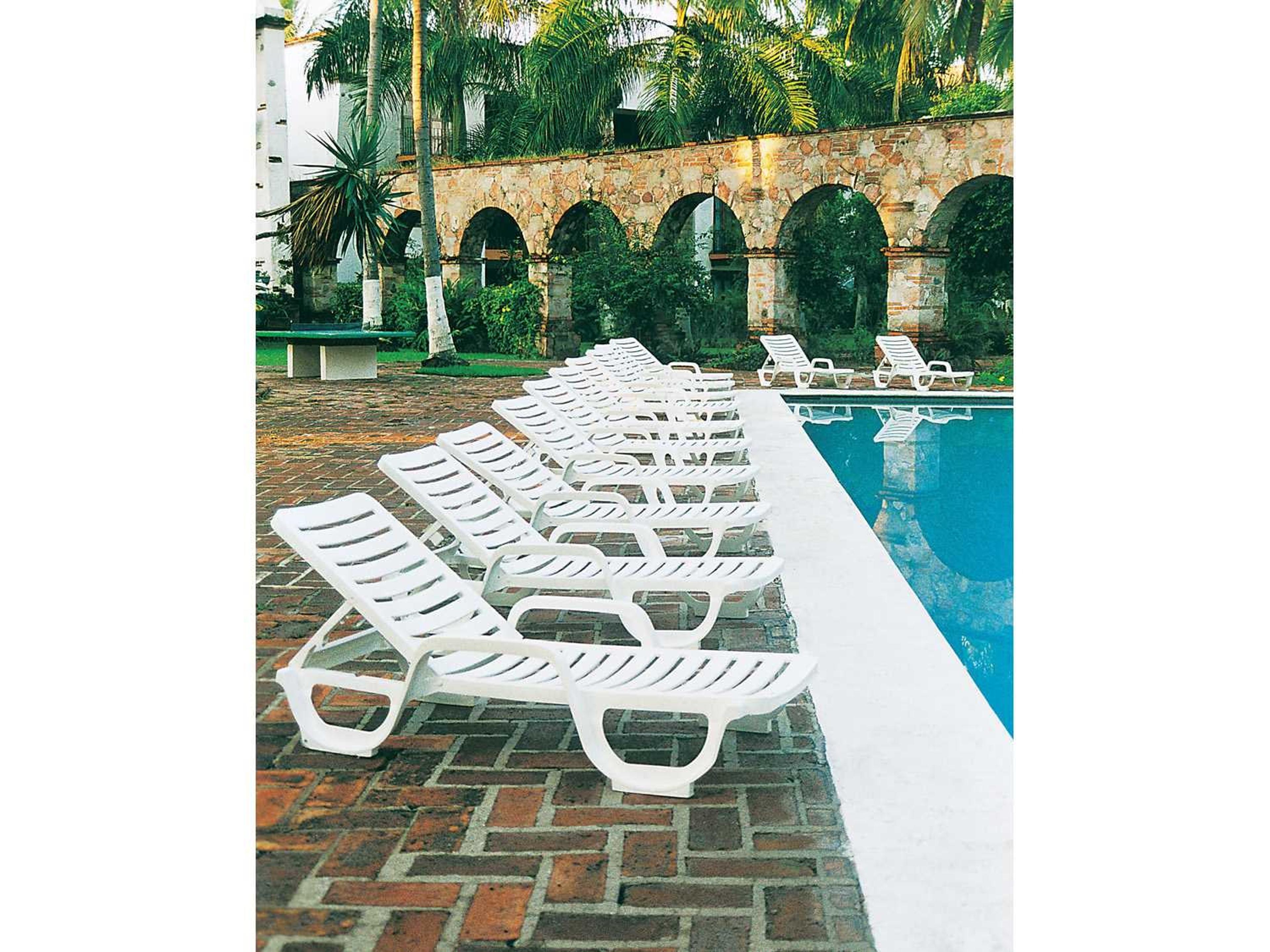 Grosfillex Bahia Resin White Patio Lounge Set