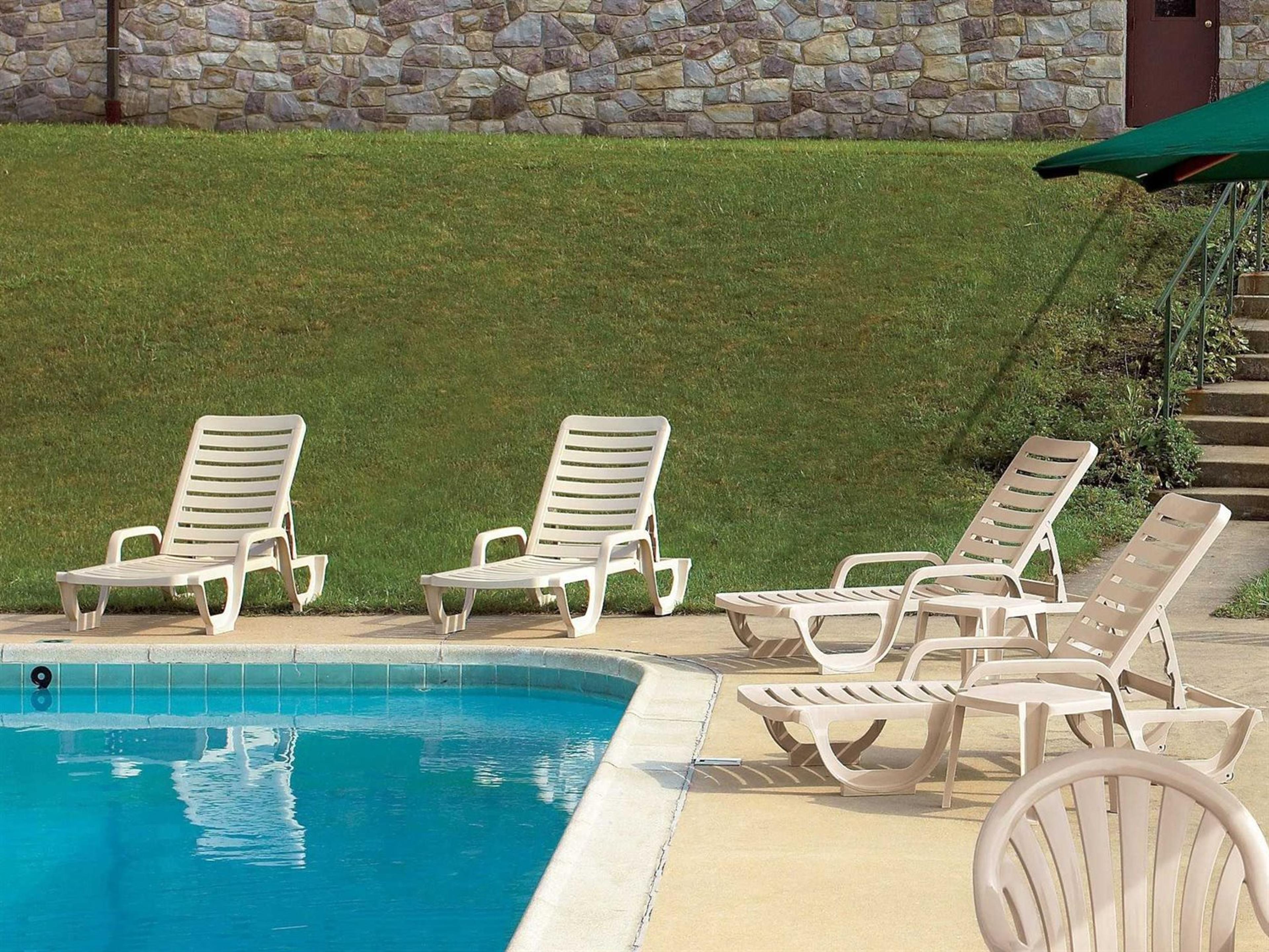 Grosfillex Bahia Resin Sandstone Outdoor Lounge Set