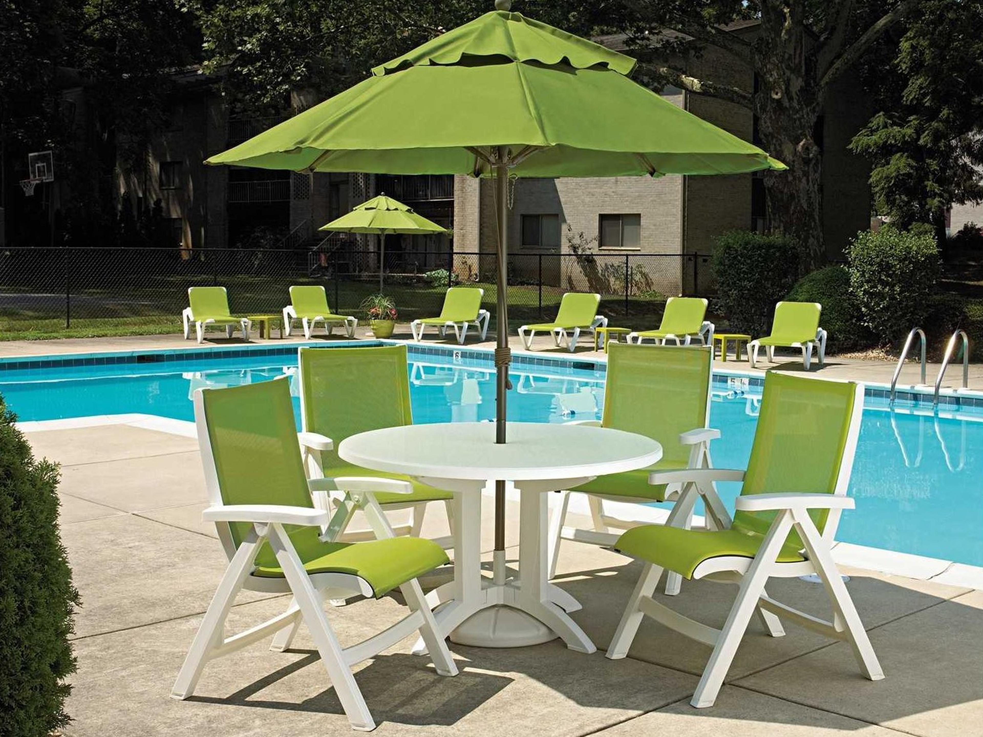 Grosfillex Jamaica Beach Sling Resin White Patio Dining Set in Fern Green