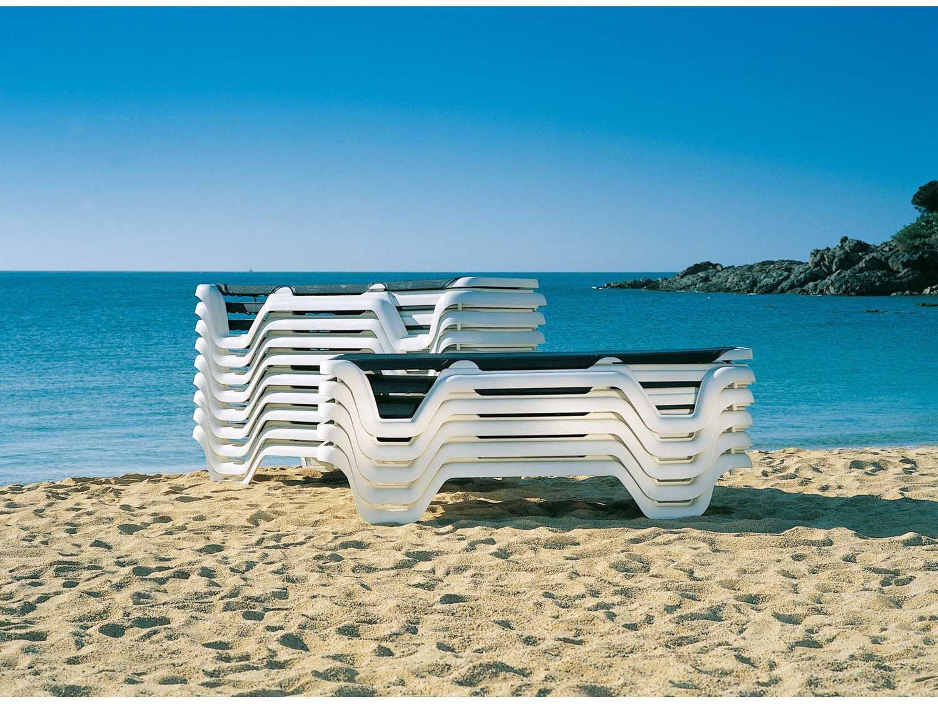 Grosfillex Marina Sling Resin White Patio Lounge Set in Sky Blue