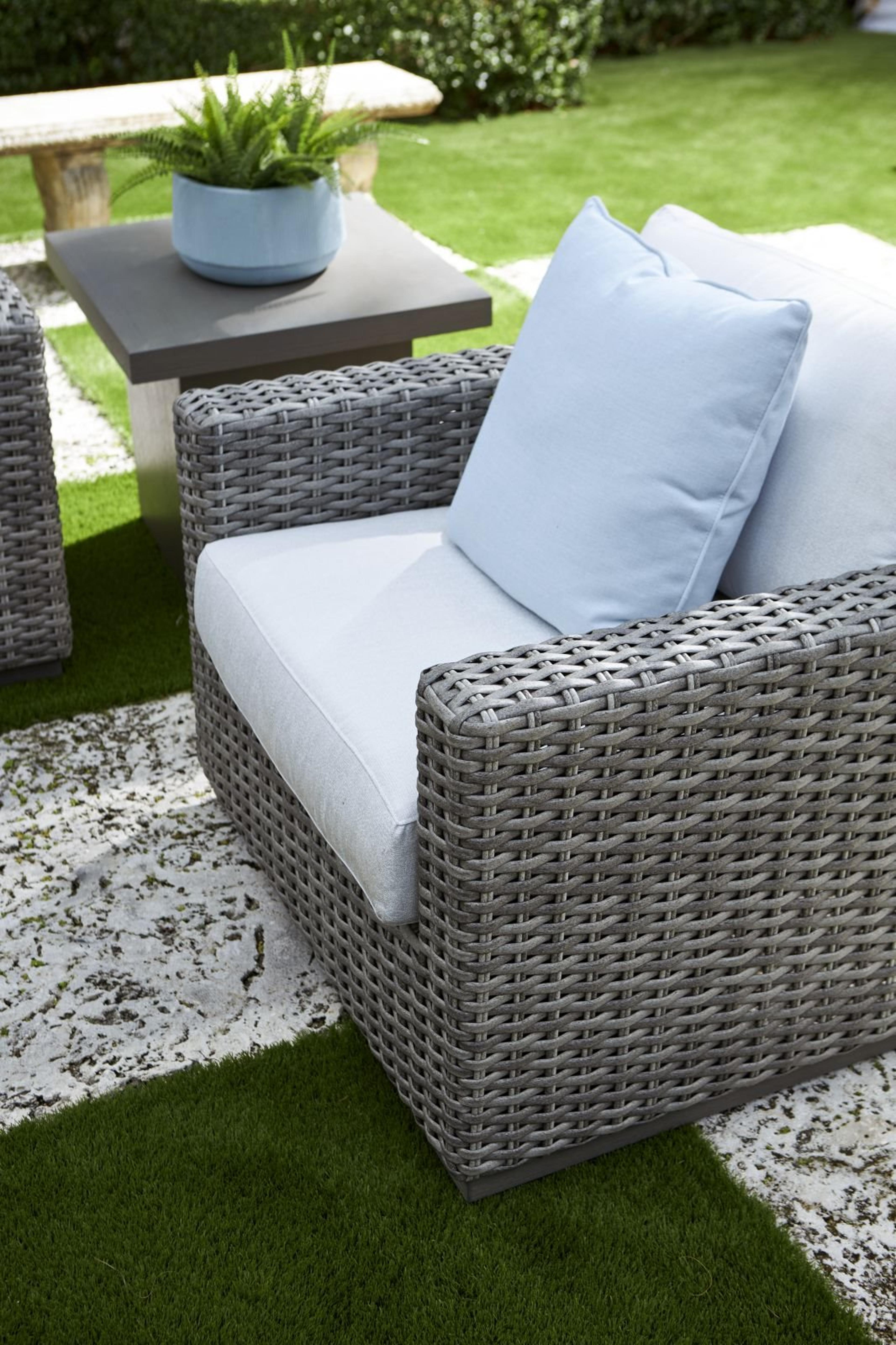 Lane Venture Hyannis Lounge Set