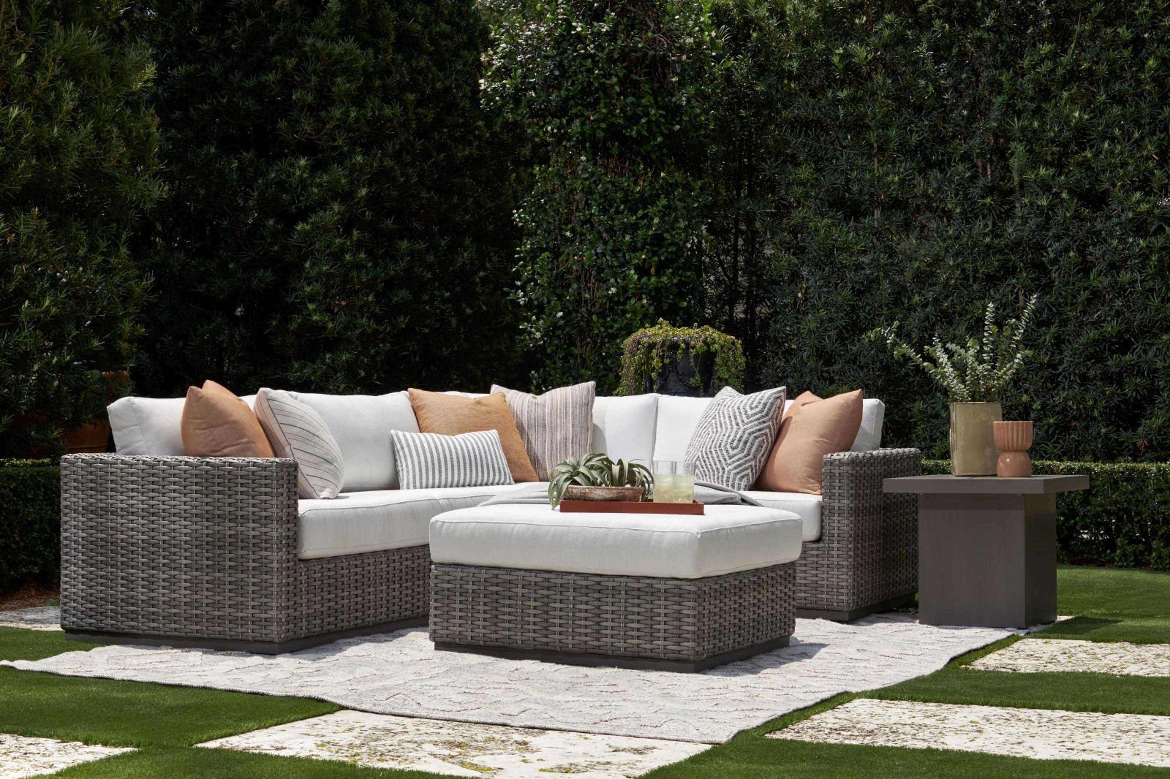 Lane Venture Hyannis Sectional Lounge Set