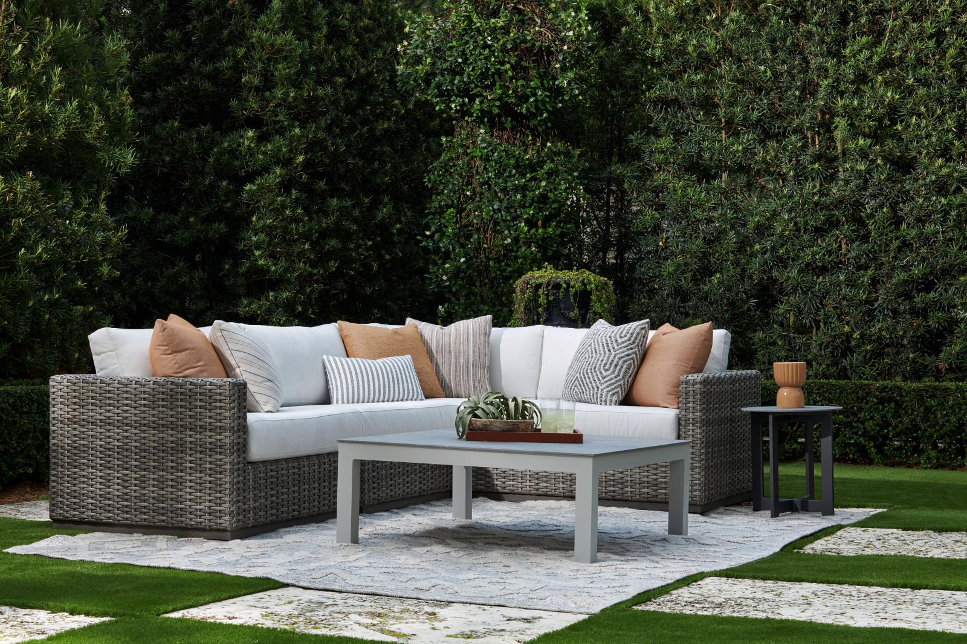 Lane Venture Hyannis Sectional Lounge Set