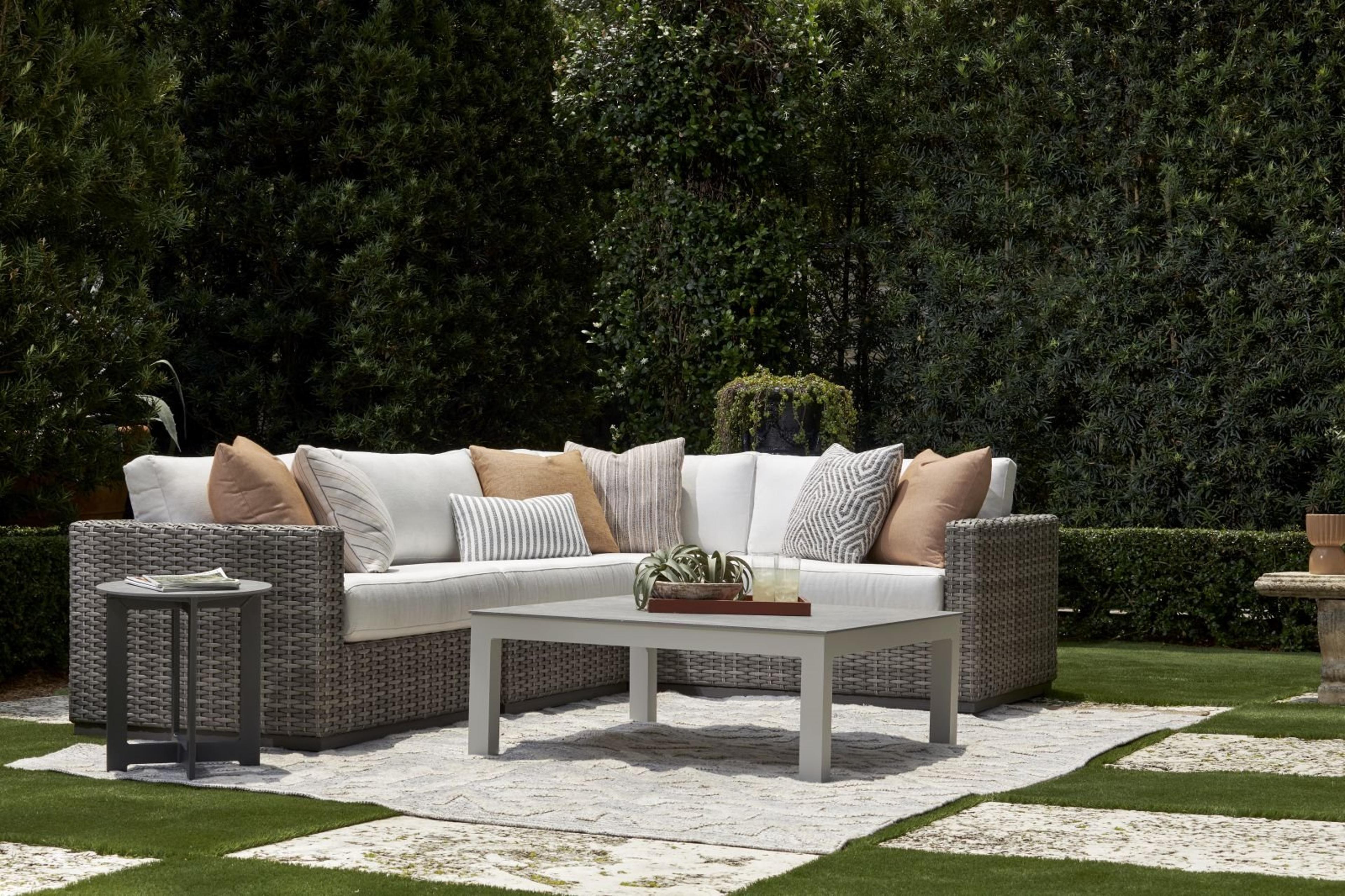 Lane Venture Hyannis Sectional Lounge Set