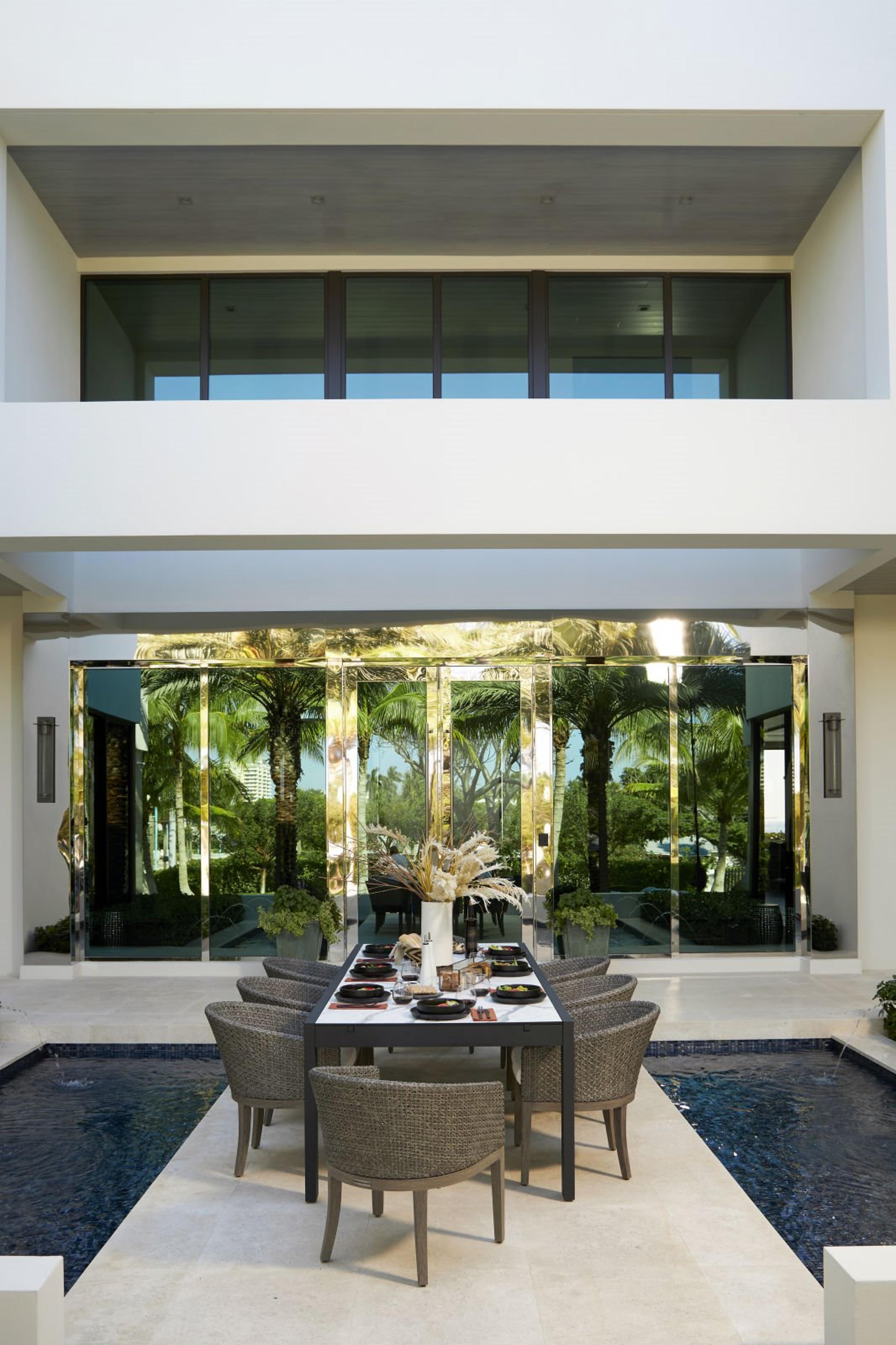 Lane Venture Lenox Hill Dining Set