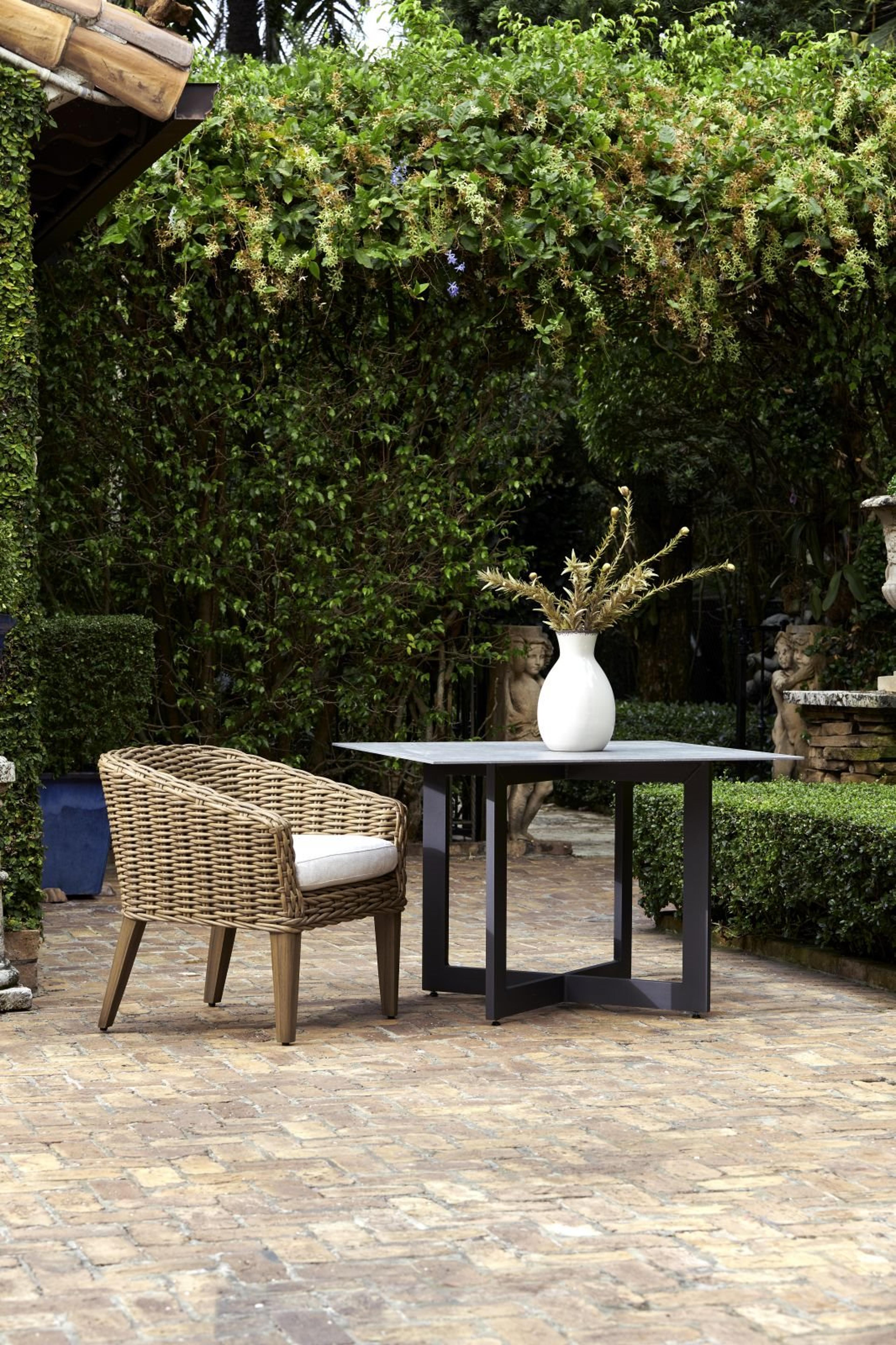 Lane Venture Tamandayu Dining Set