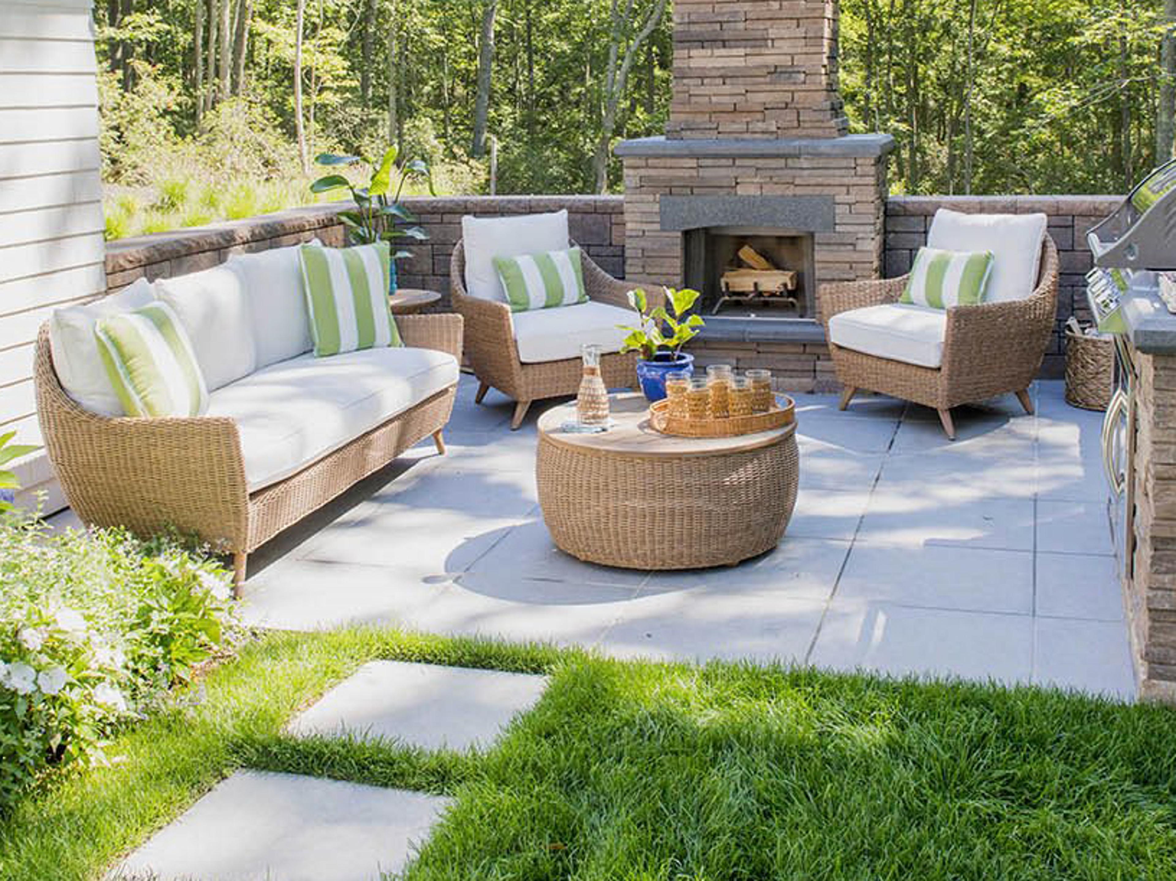 Lloyd Flanders Tobago Wicker Patio Lounge Set