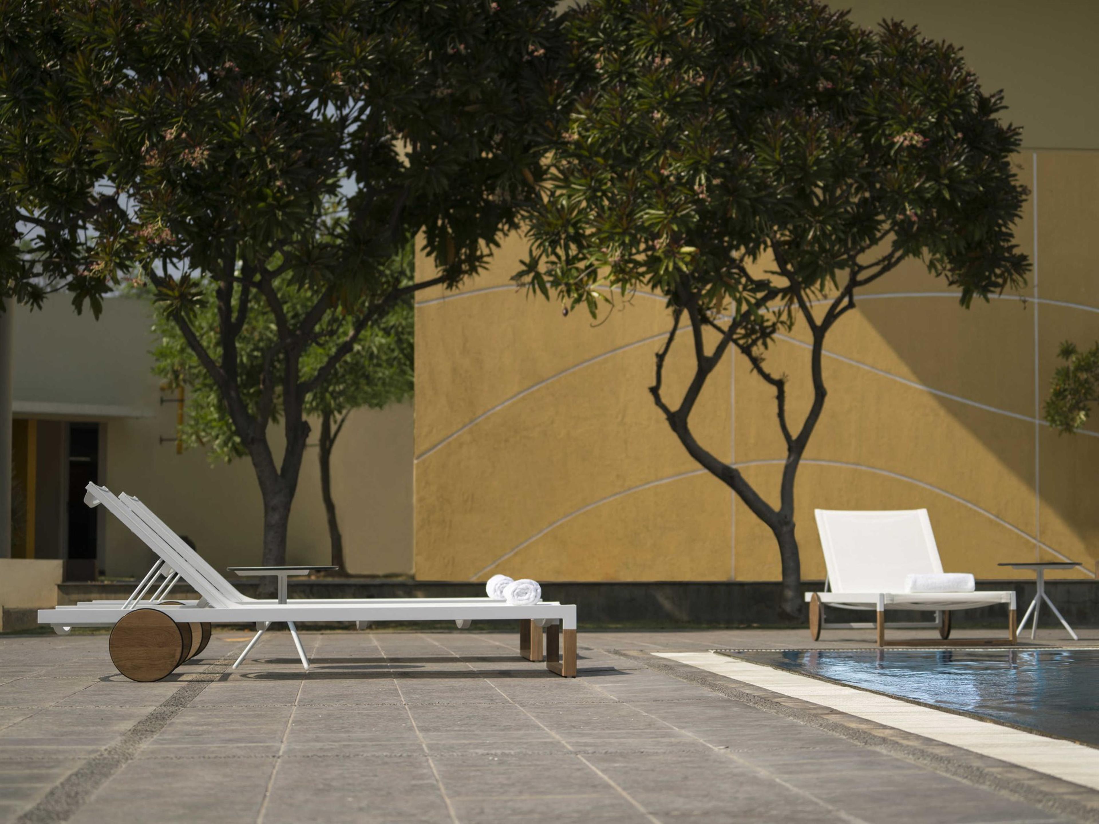 Mamagreen Ekka Teak Sling Outdoor Patio Lounge Set