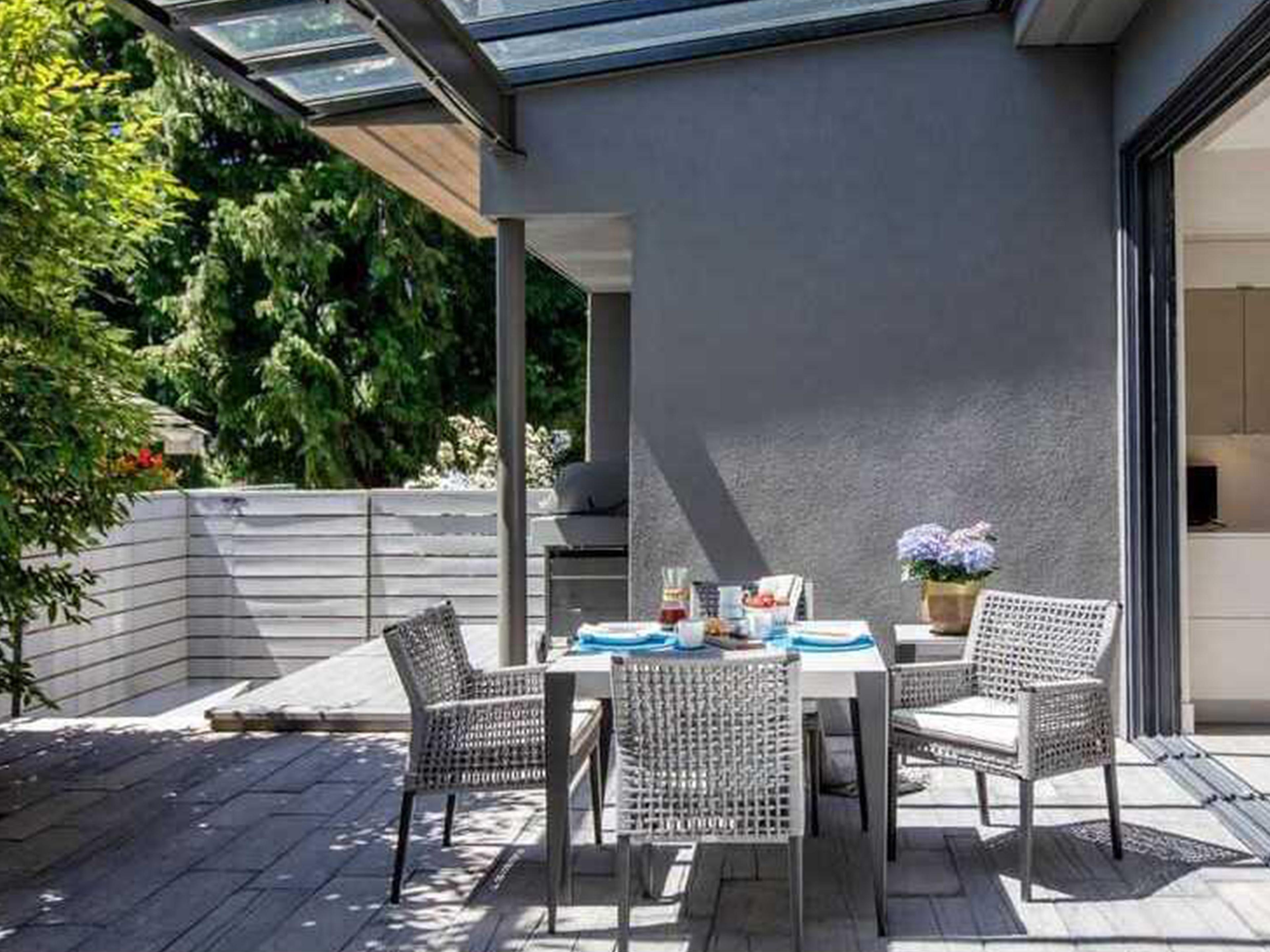 Ratana Genval Aluminum Dining Set