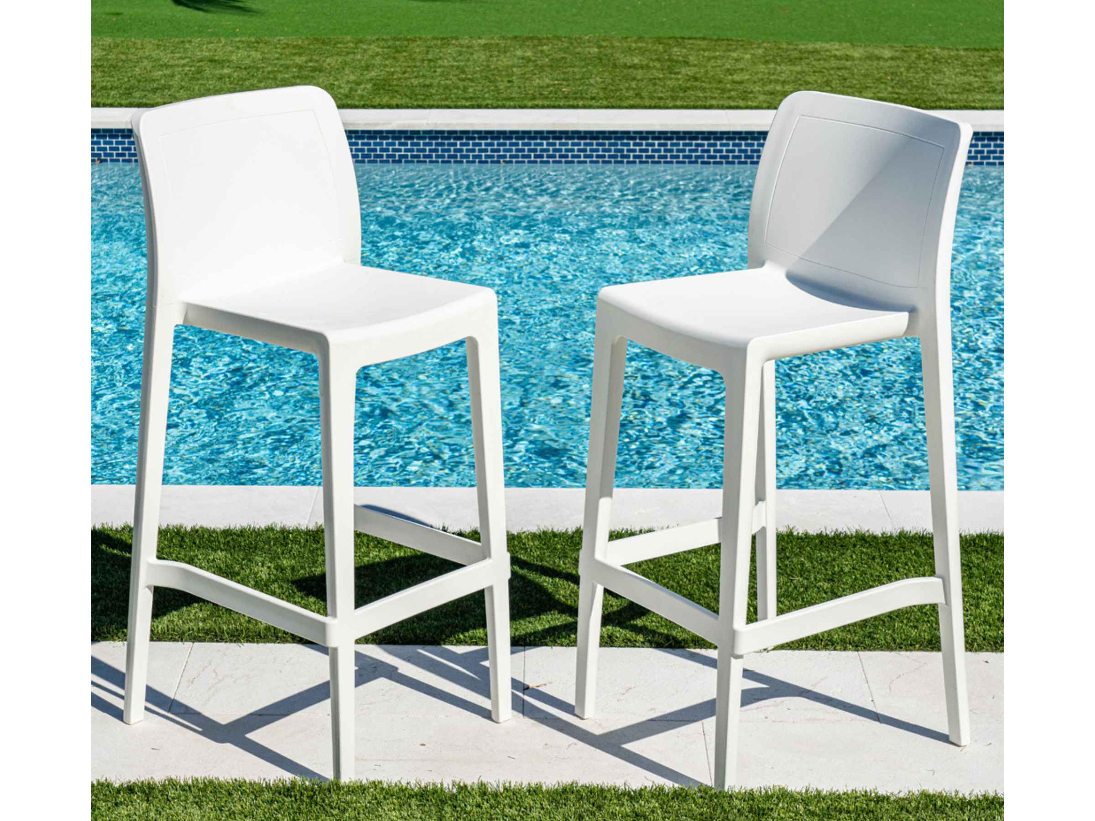 Rainbow Outdoor Luna White Polypropylene Bar Stool