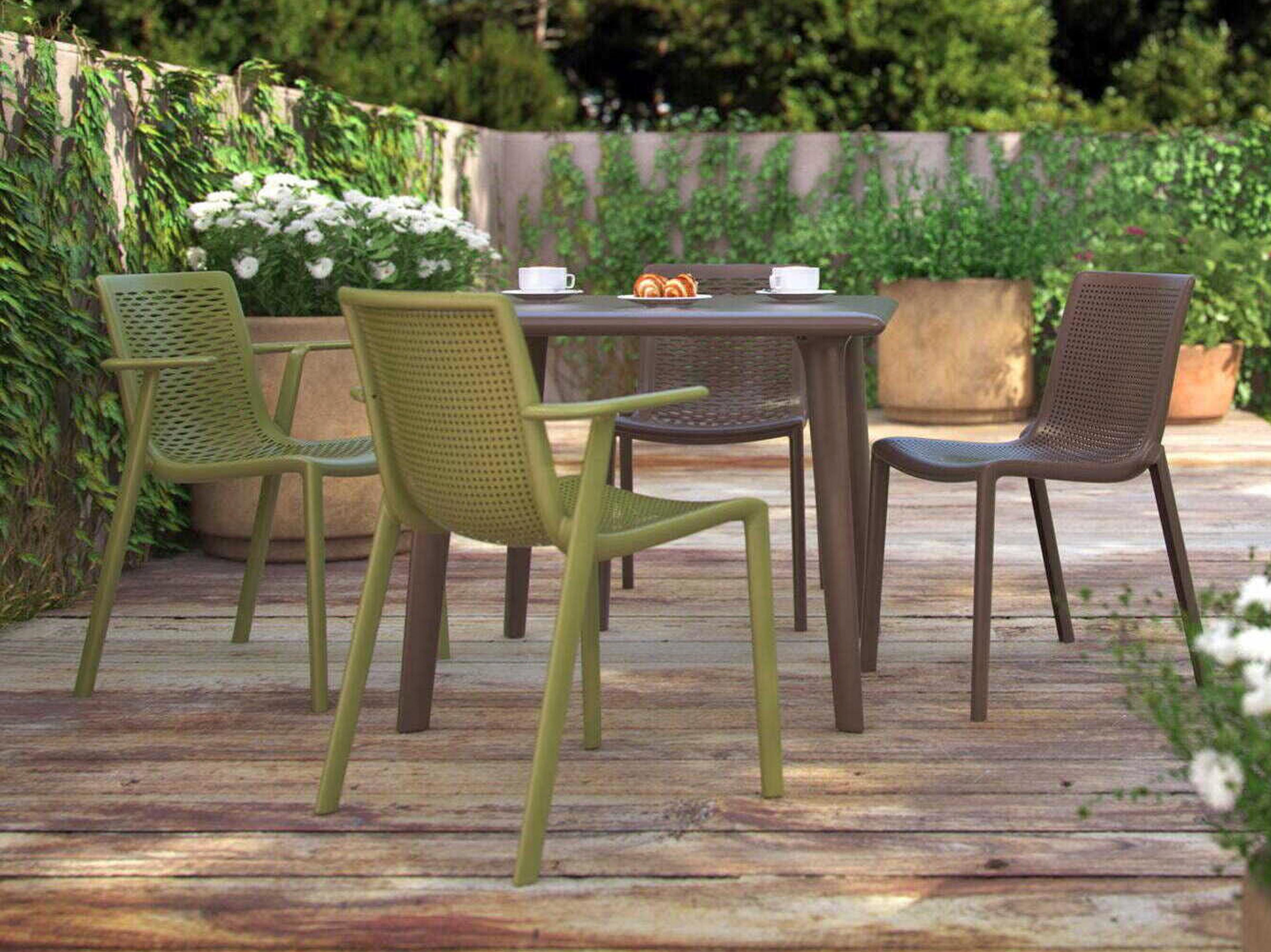 Beekat Polypropylene Dining Set