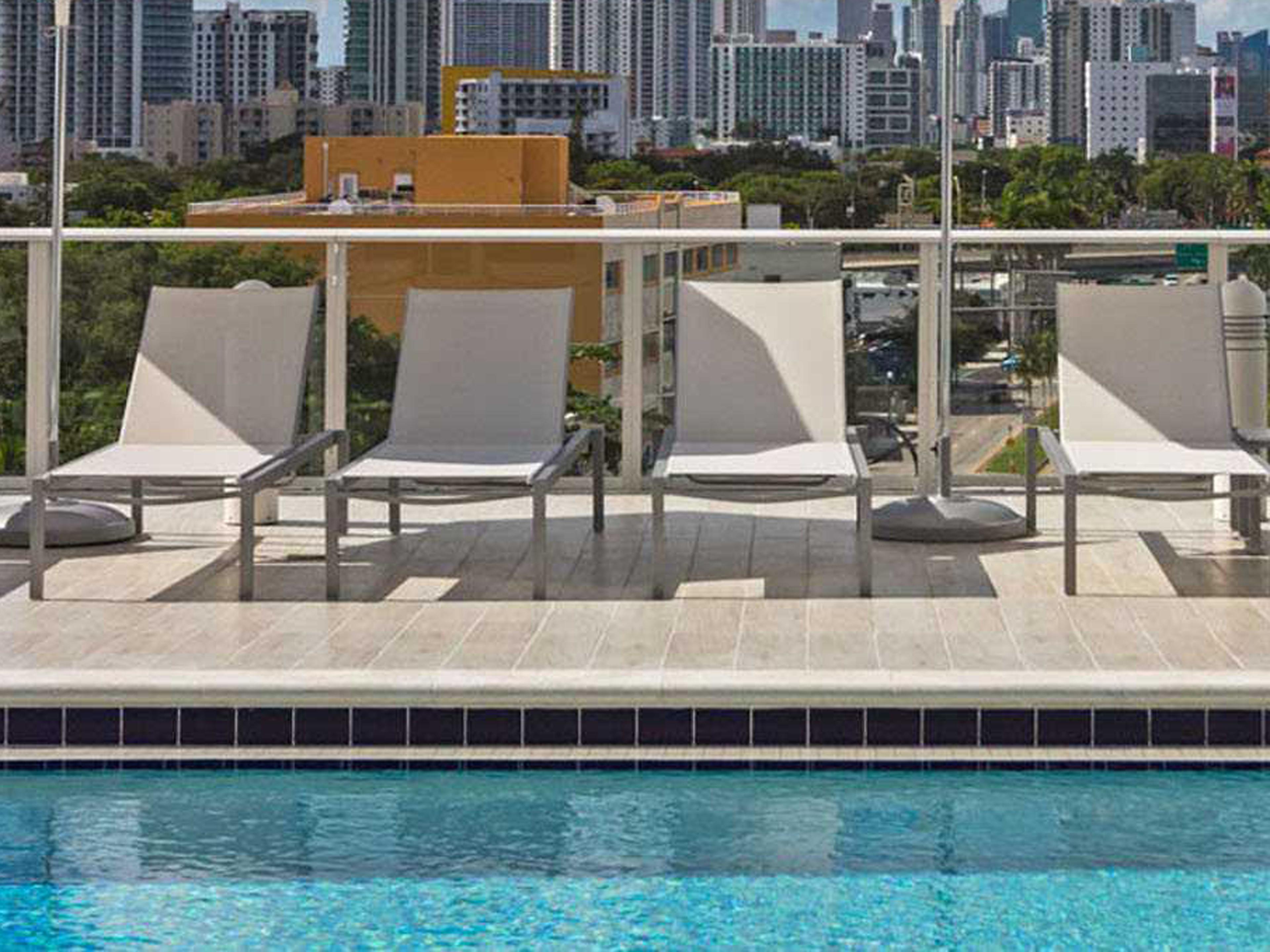 Decoscape Fusion Aluminum Sling Lounge Set