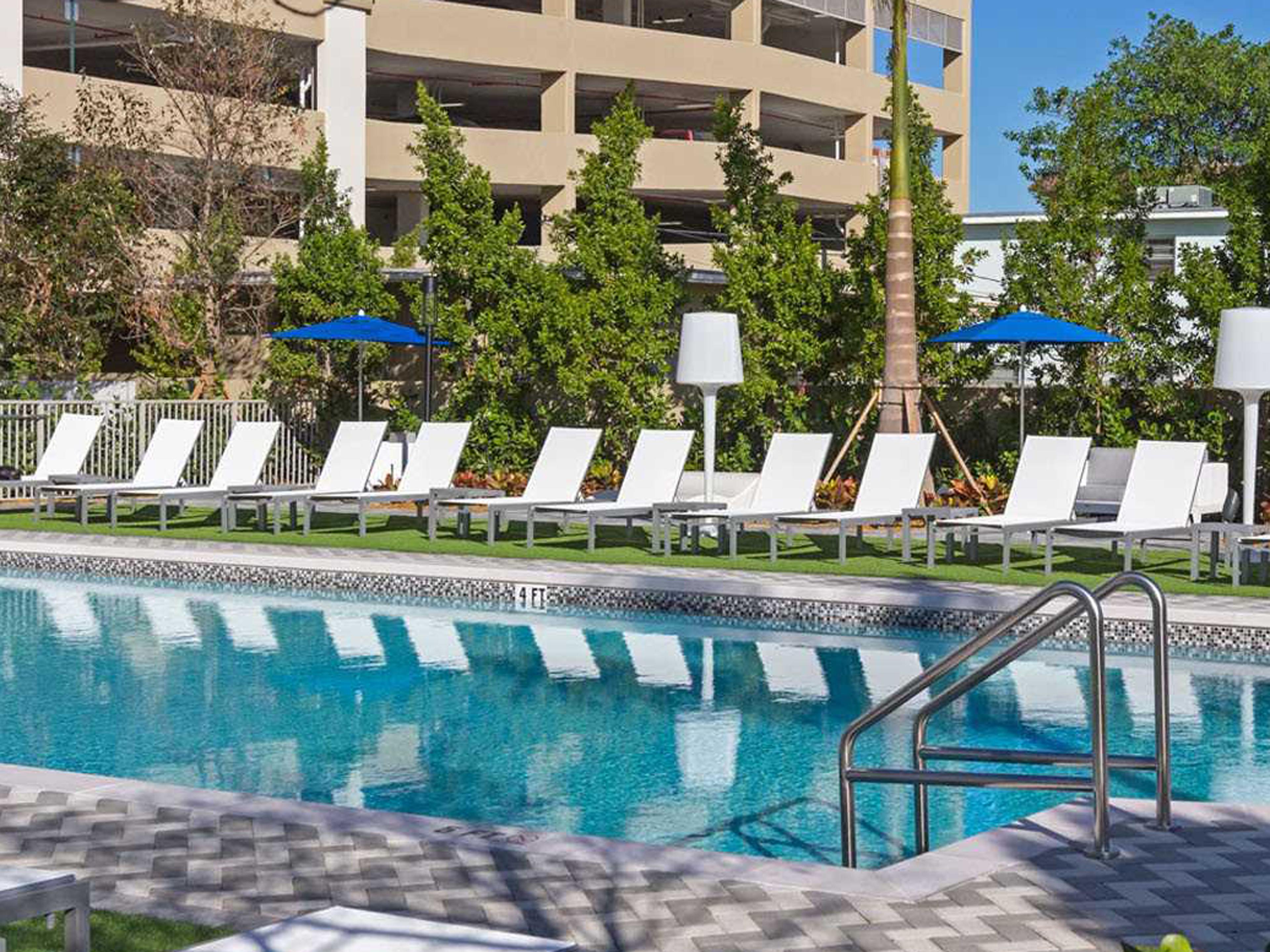 Decoscape Fusion Aluminum Sling Lounge Set